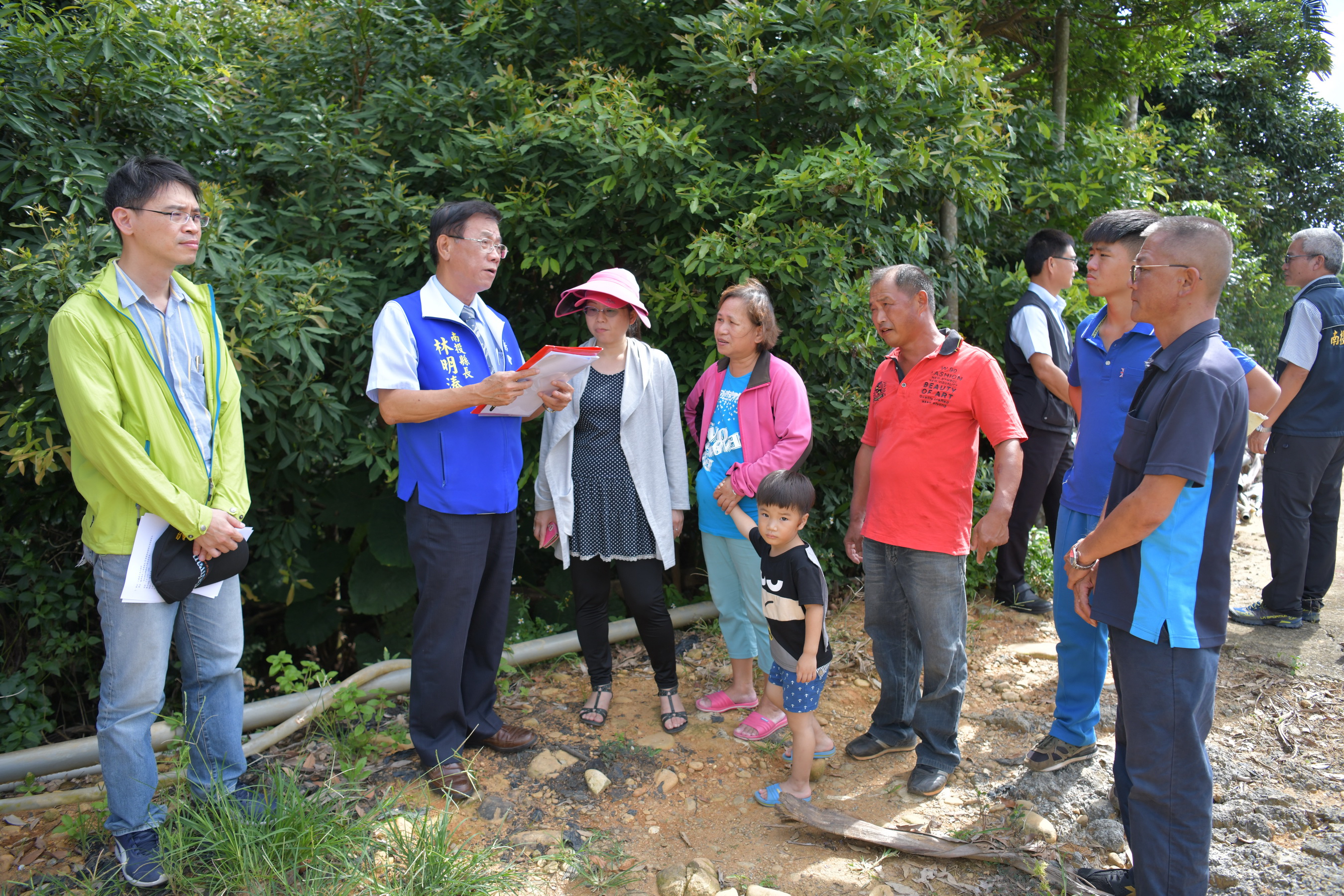 相關圖片1-林縣長會勘南投市道路　改善市區道路排水