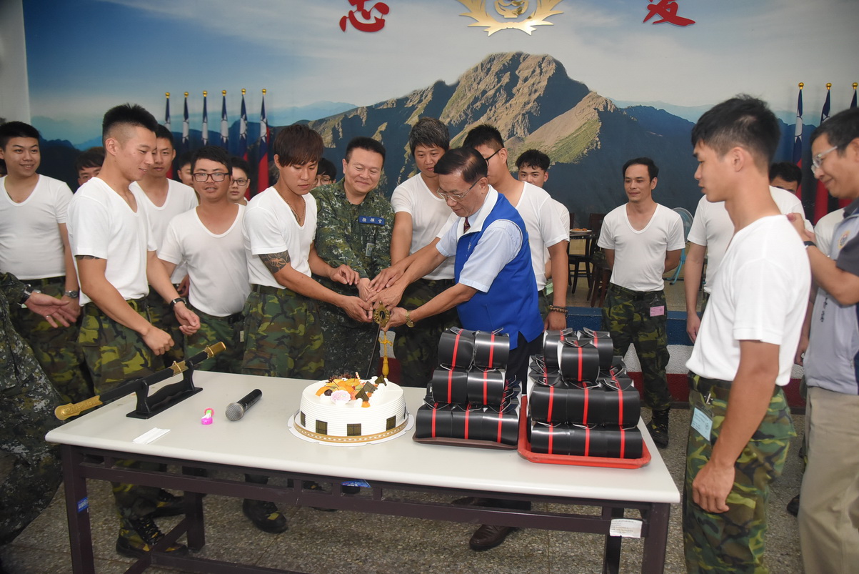 相關圖片4-林縣長成功嶺勞軍 關懷替代役及敎召員