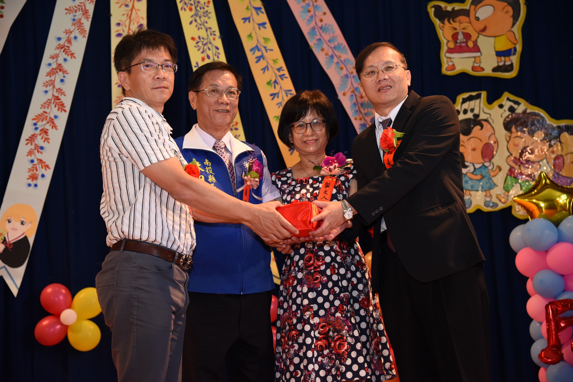 相關圖片1-中小學校長佈達交接 林縣長期勉留住學生