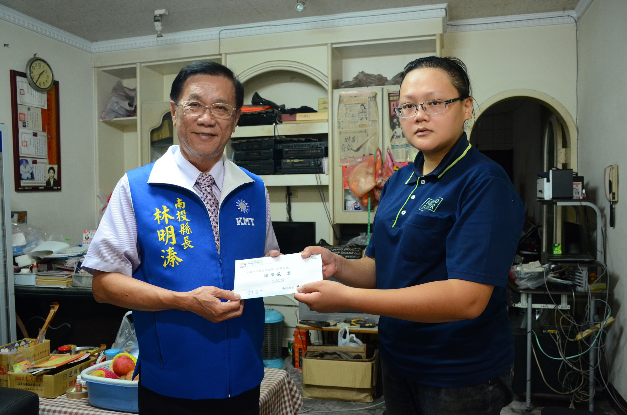 圖片-孝女家貧無力喪葬 林縣長與慈善團體致贈慰助金及善款