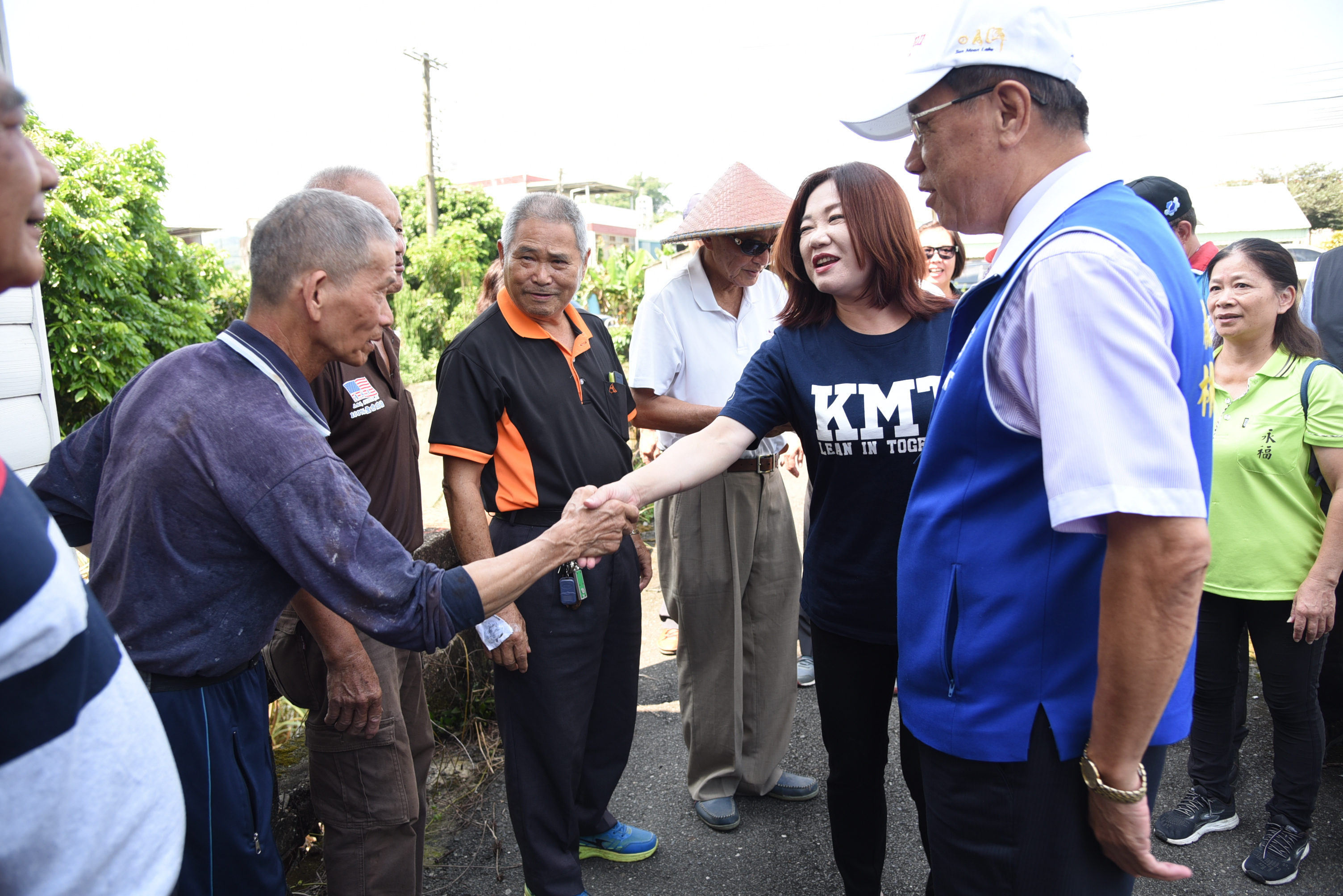 相關圖片1-立委、縣府、公所聯手會勘    中寮獲五百萬元建設