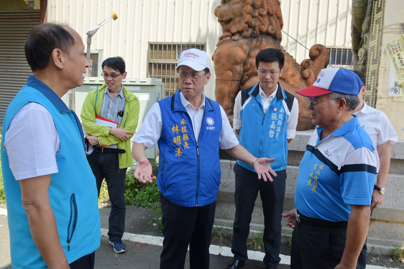 相關圖片1-名間鄉道路失修　林縣長會勘改善