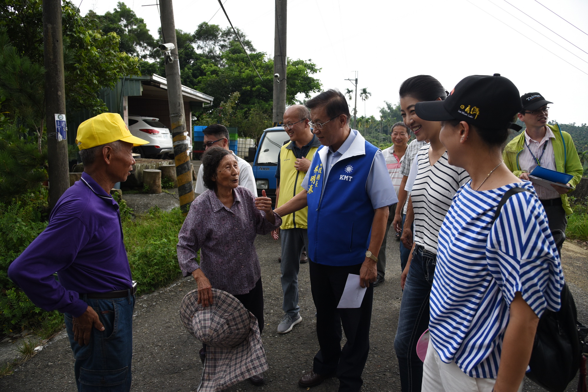 相關圖片1-林縣長集集會勘農路改善及野溪整治工程