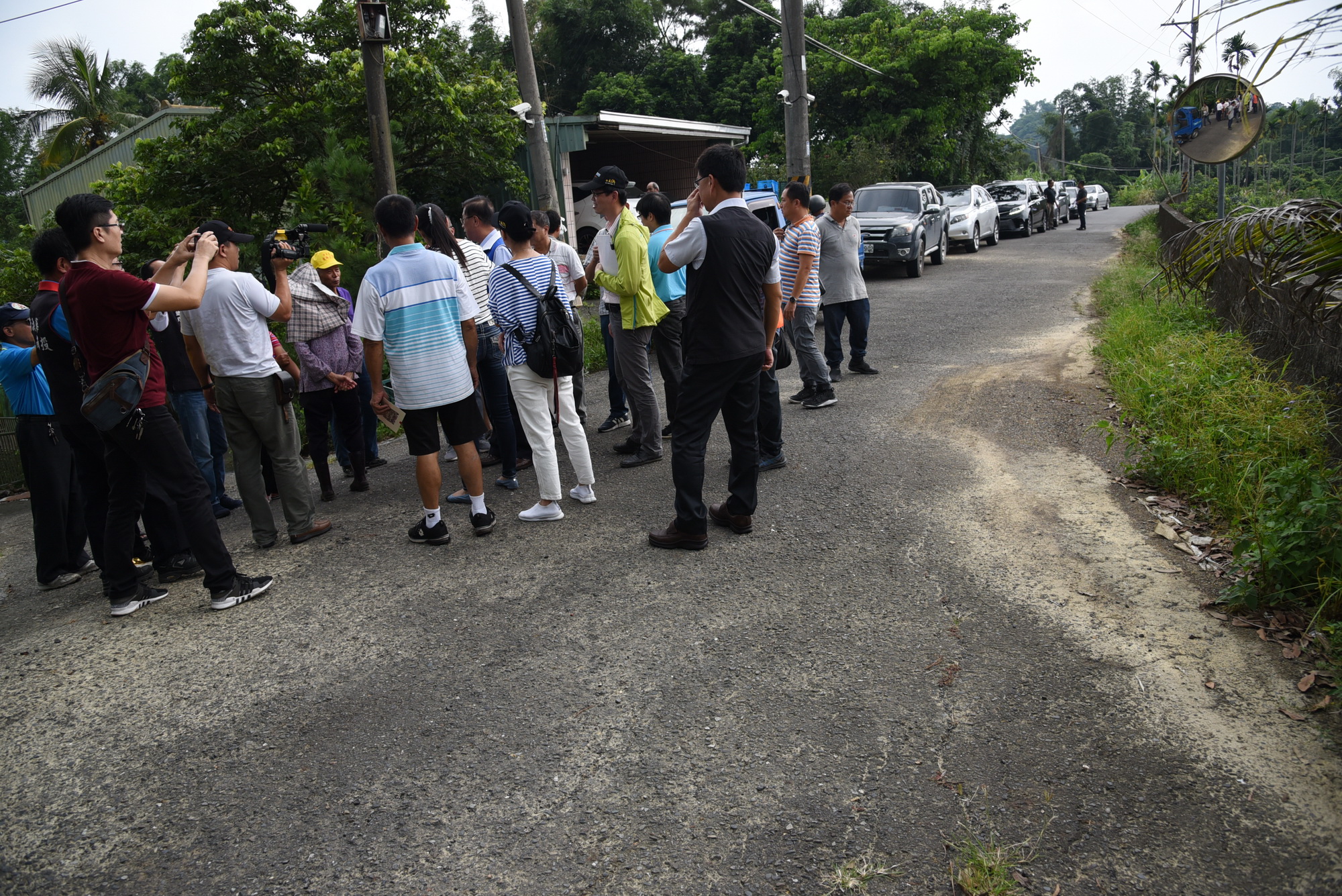 相關圖片2-林縣長集集會勘農路改善及野溪整治工程