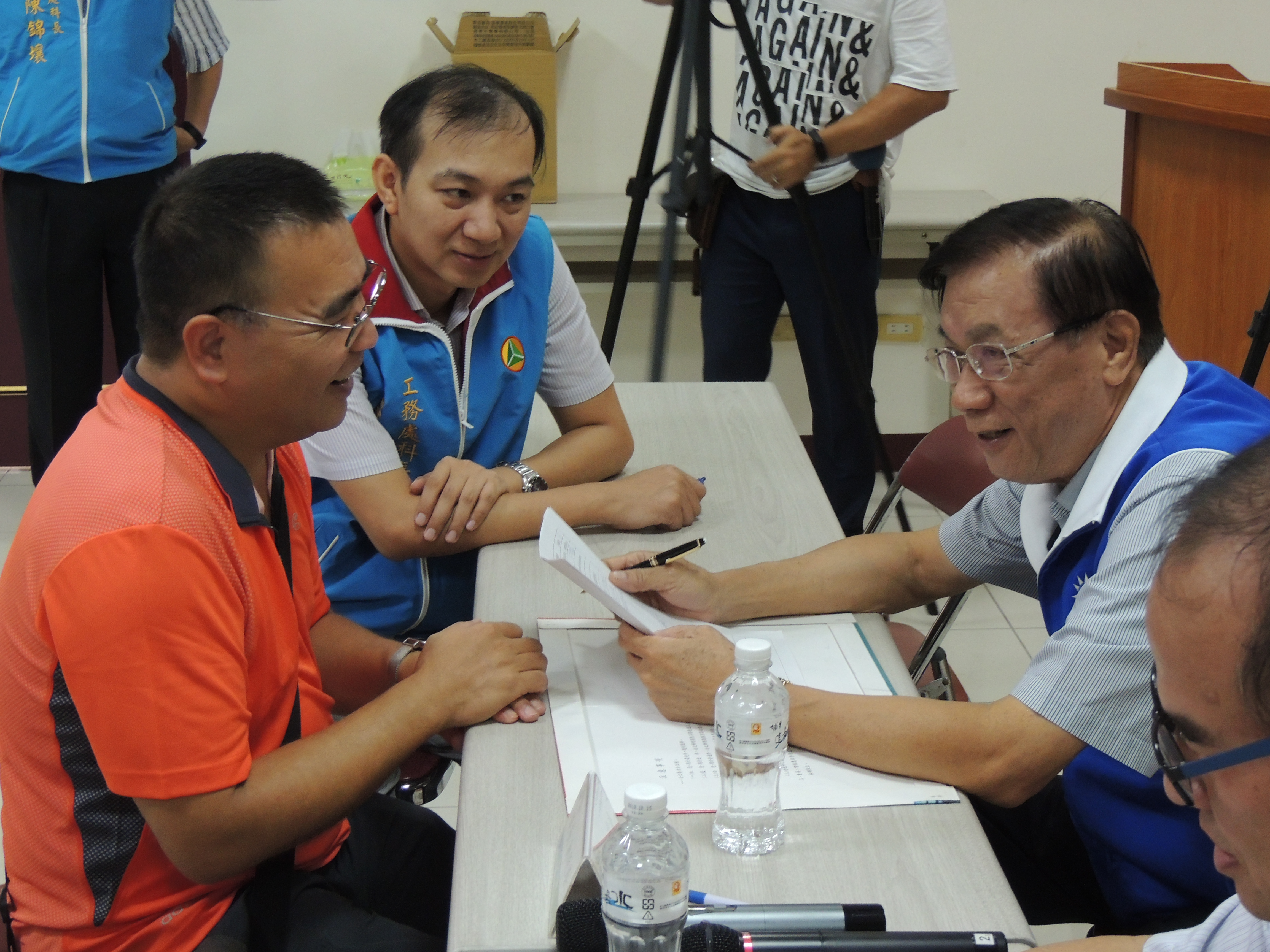 圖片-縣民時間開進鹿谷 村民村長反映熱絡