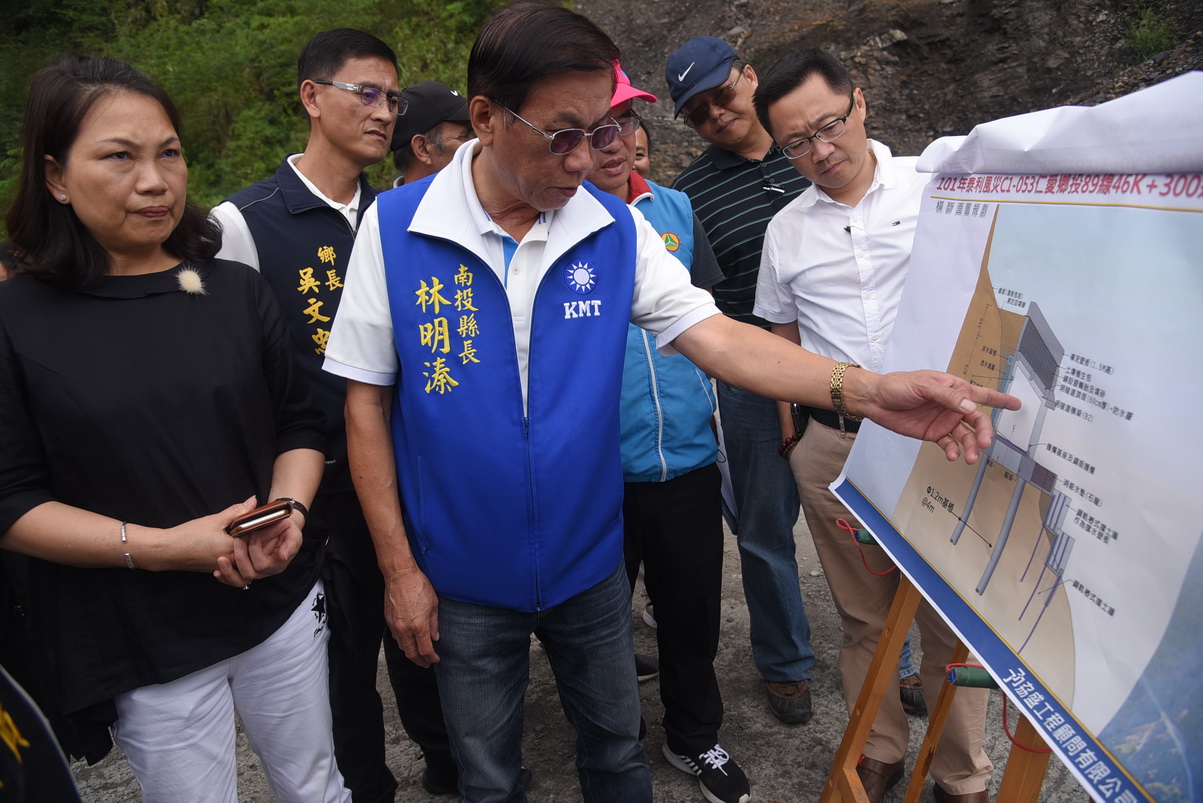 圖片-林縣長會勘投89線46K+300道路災修工程進度