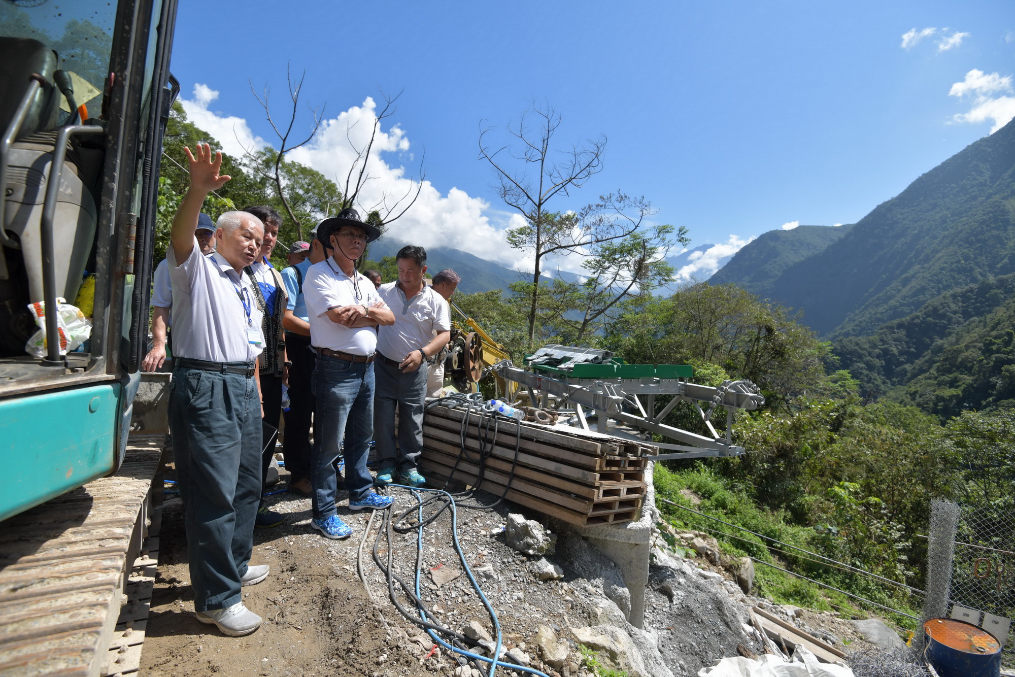 圖片-信義雙龍吊橋加緊施工　預計年底完成
