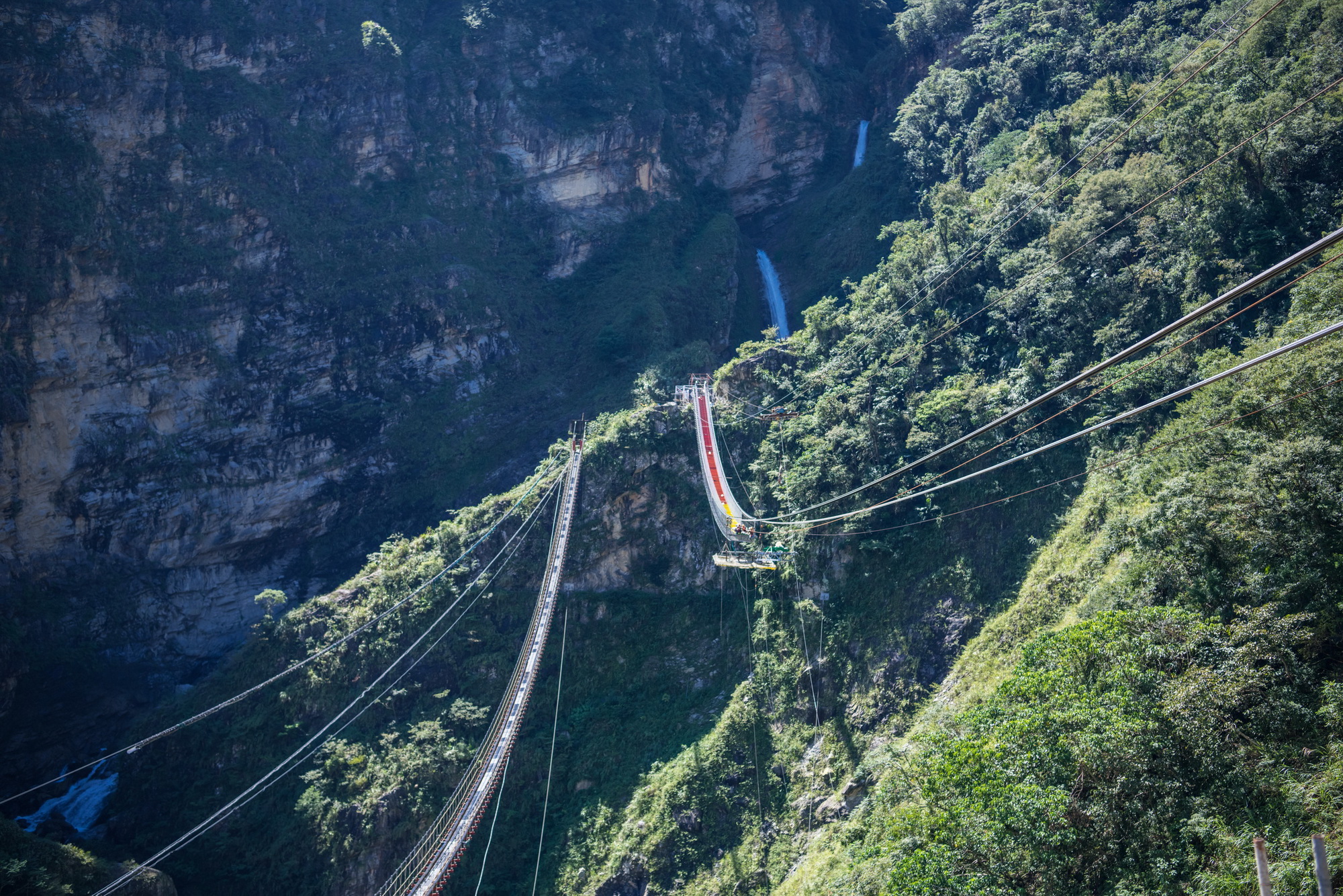 相關圖片3-信義雙龍吊橋加緊施工　預計年底完成