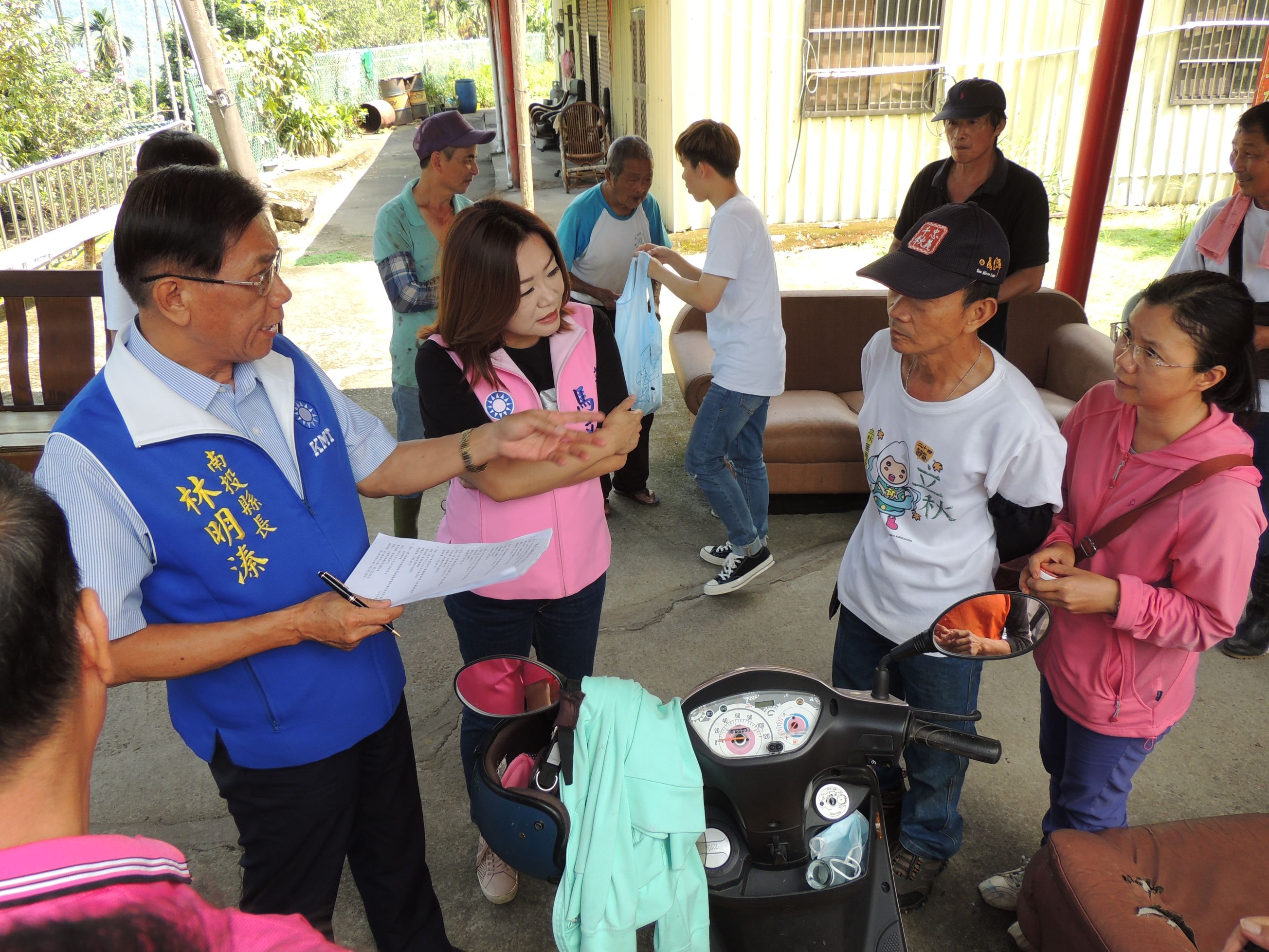 相關圖片1-中寮5處道路擋土牆護岸待改善 縣長會勘砸近500萬元解決