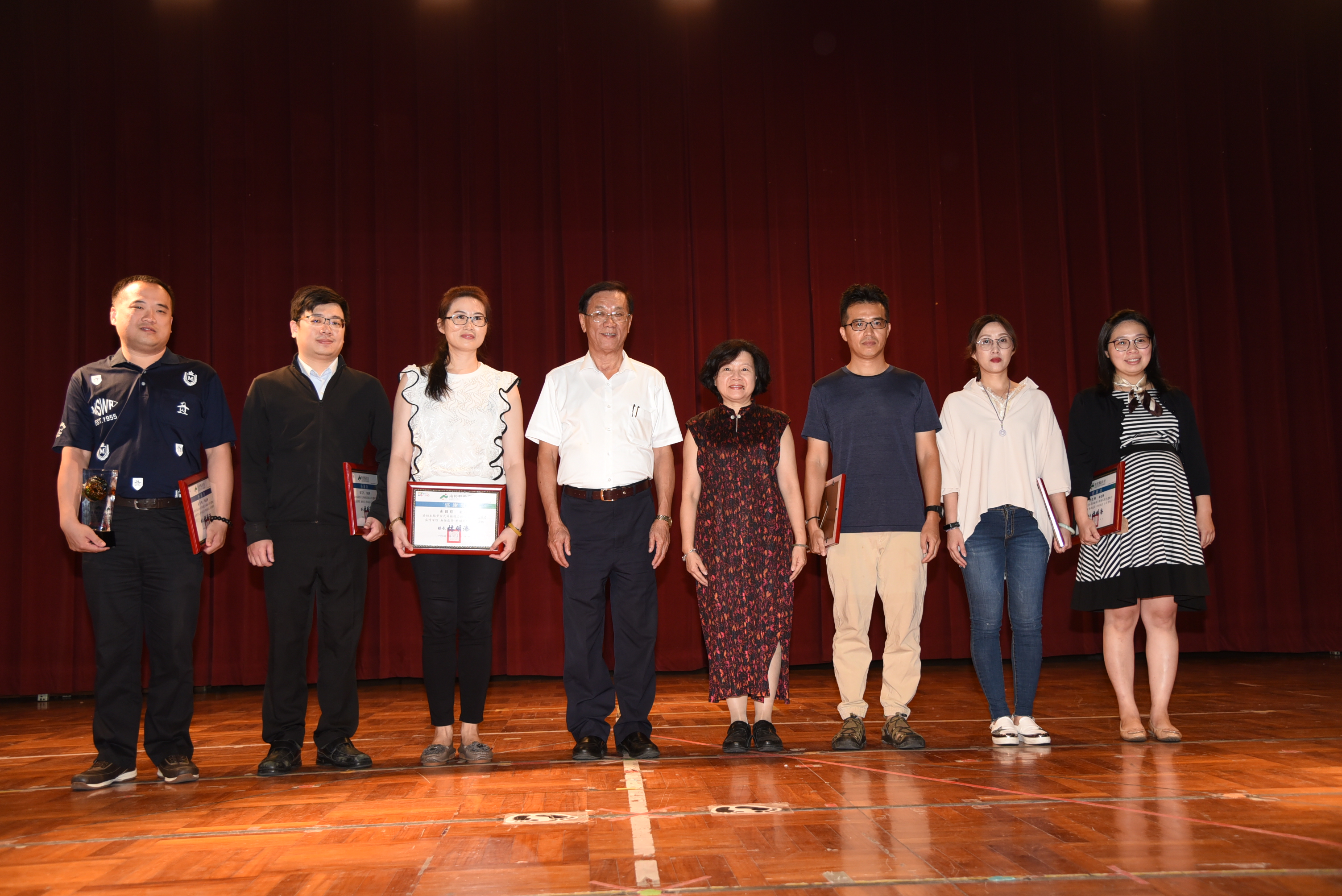 圖片-林明溱縣長勉勵員工繼續努力  解決民眾困難