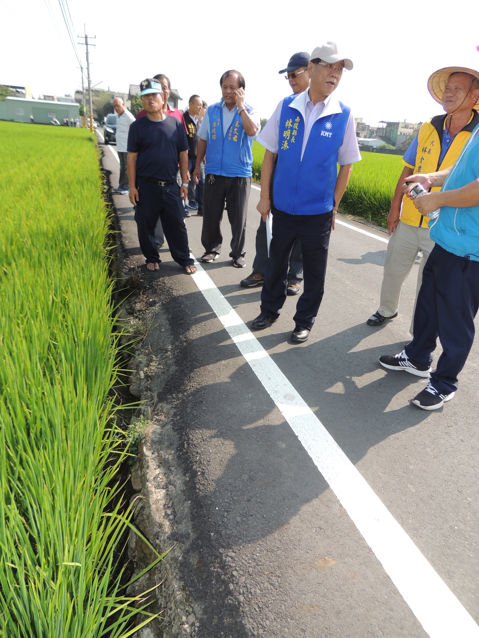 相關圖片4-路窄、隧道漆黑、野溪缺護岸待改善  縣長聽到也做到