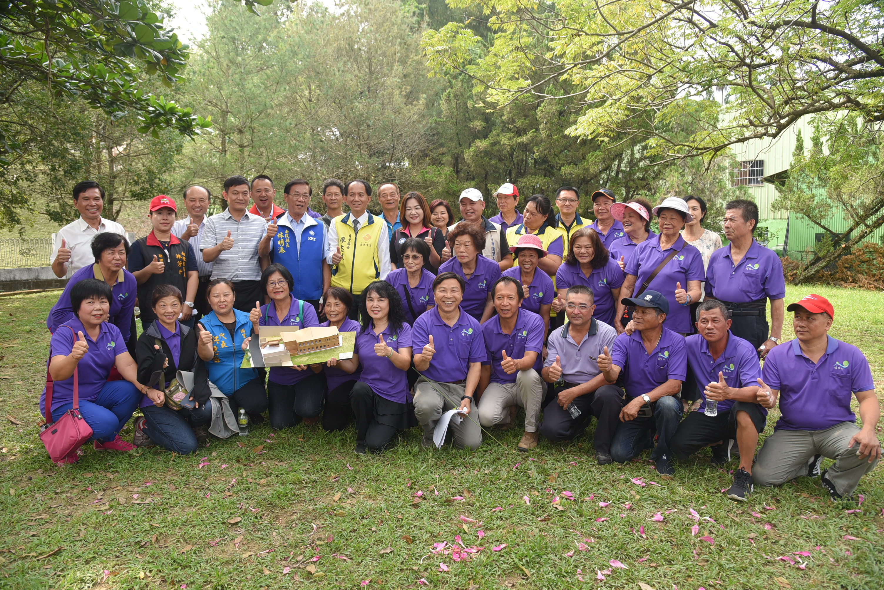 相關圖片2-林縣長會勘珠仔山杜區活動中心案 指示分2階段進行