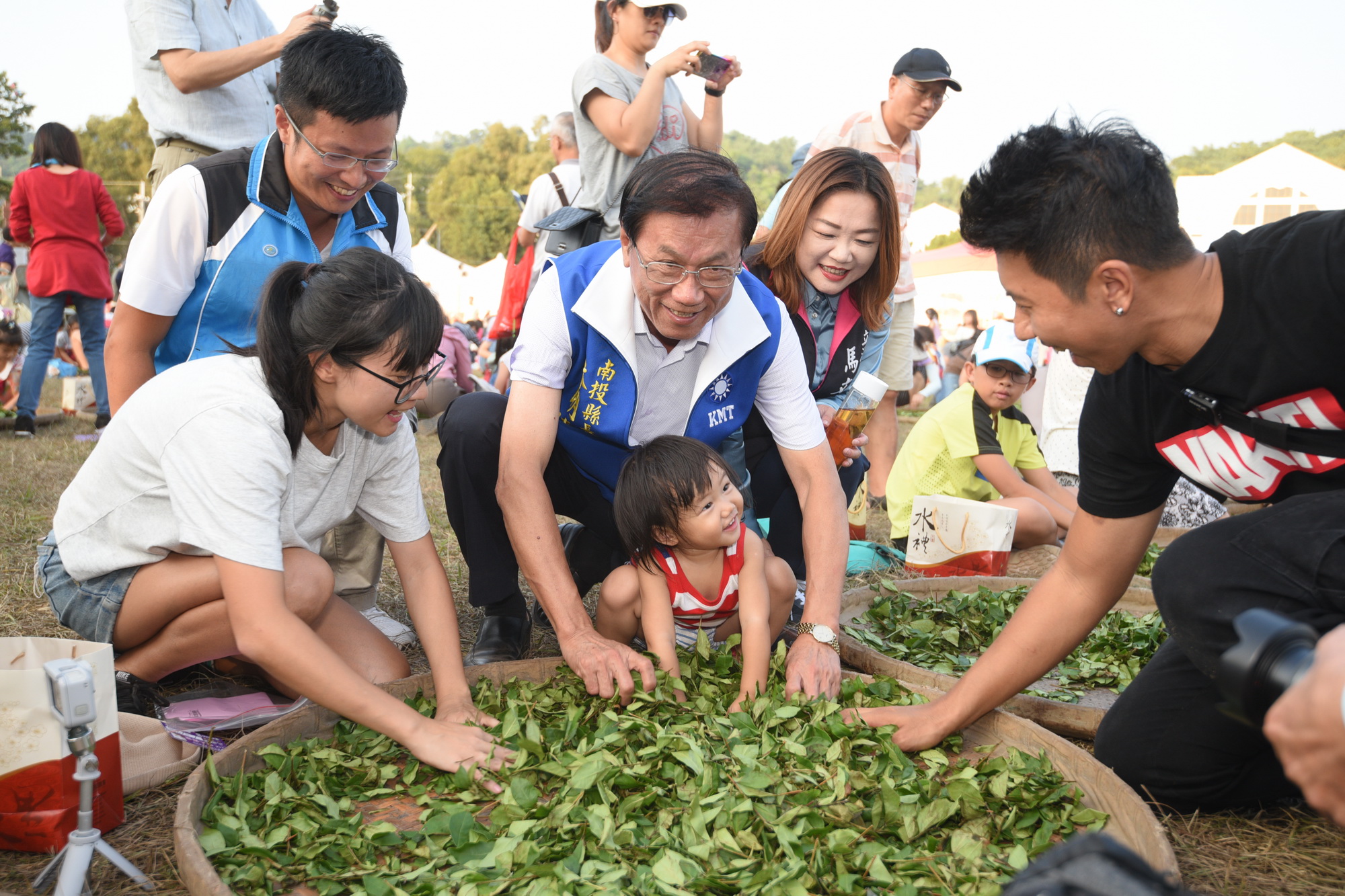 相關圖片2-茶博會千人揉茶　揉出濃情密意