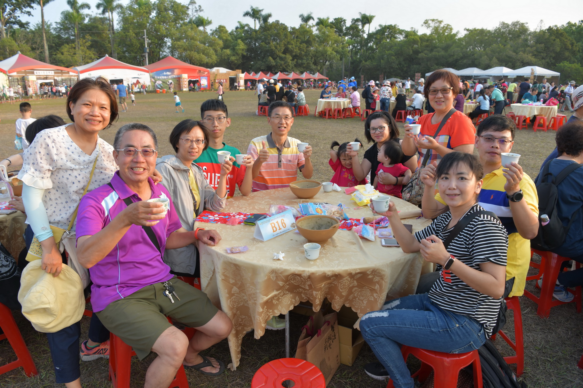 相關圖片3-南投茶博會首辦千人擂茶　廣受大眾好評