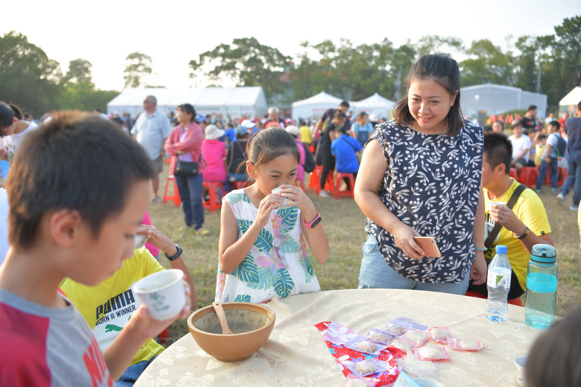相關圖片4-南投茶博會首辦千人擂茶　廣受大眾好評