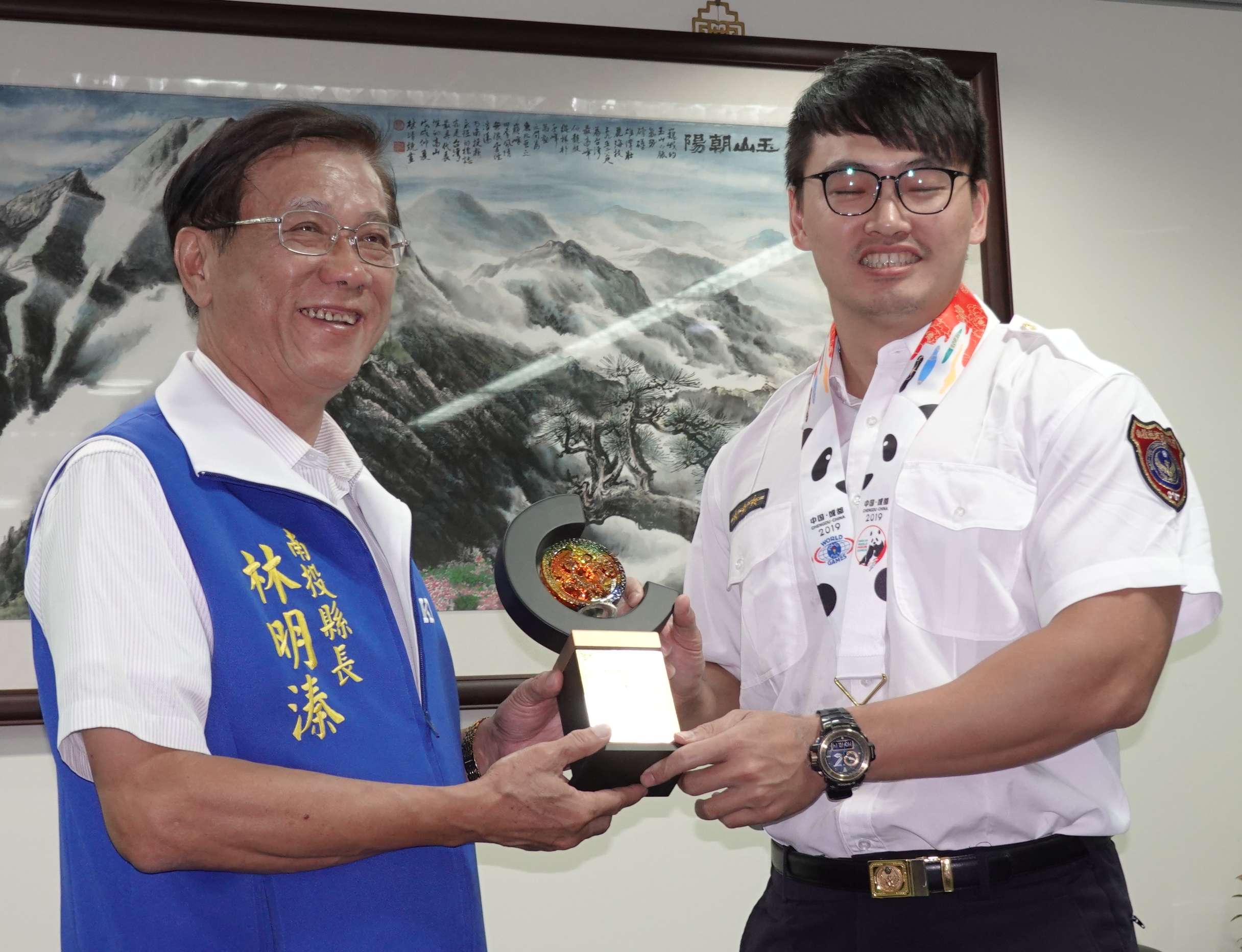 相關圖片1-南投兩消防員分獲國際大賽冠軍 縣長林明溱表揚獎勵