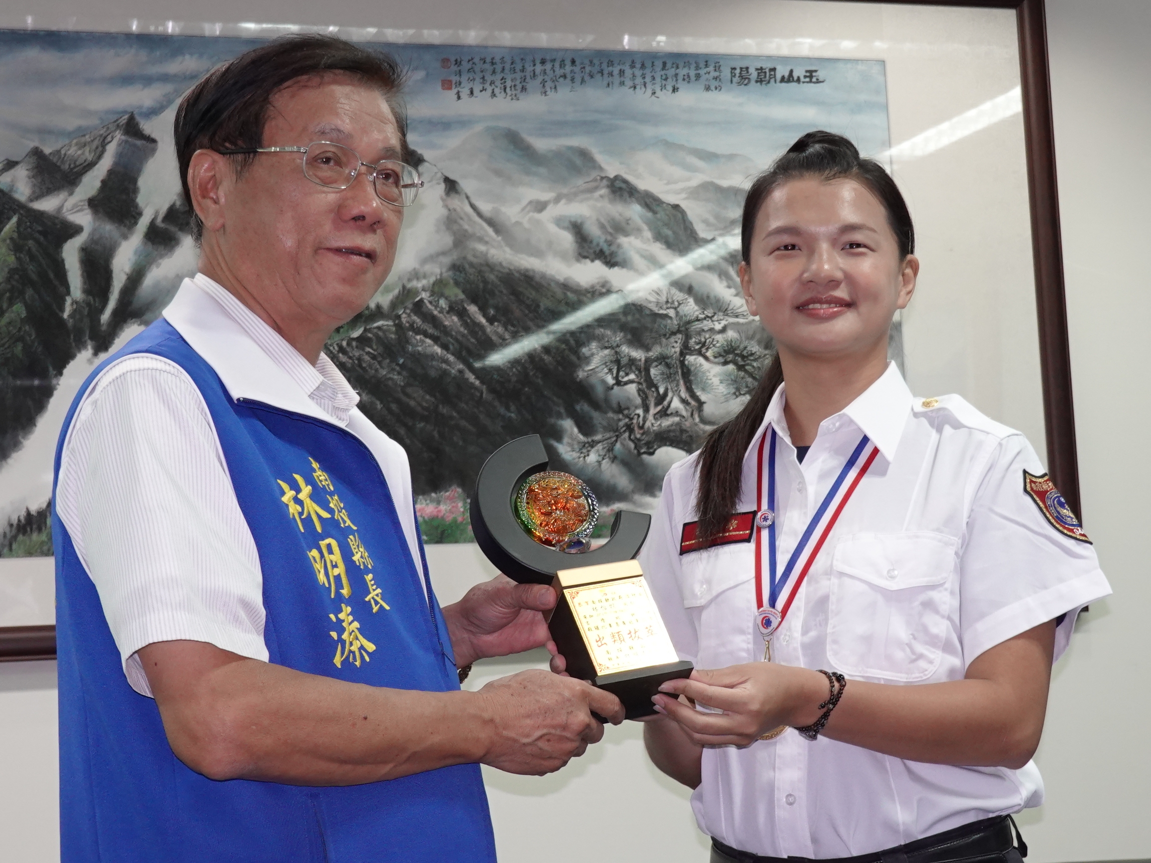 相關圖片2-南投兩消防員分獲國際大賽冠軍 縣長林明溱表揚獎勵