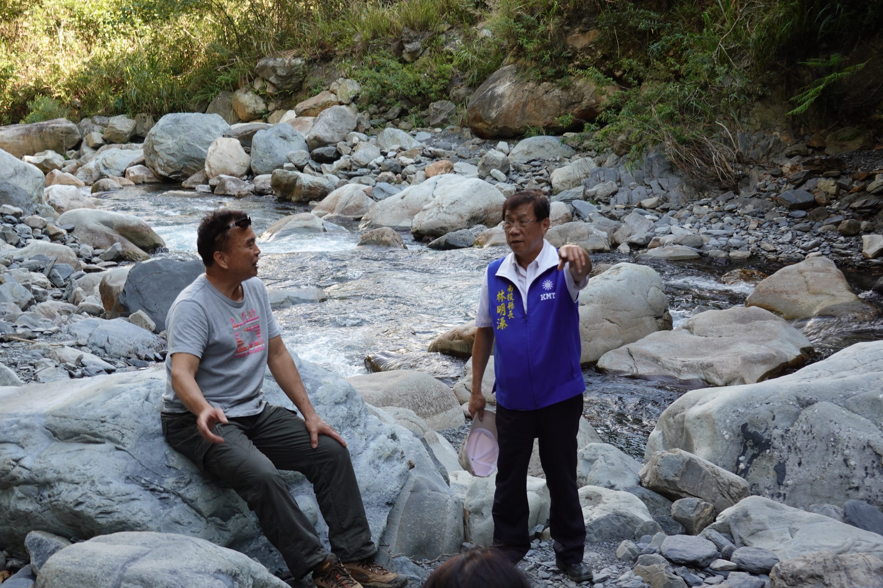 相關圖片3-帖比倫瀑布祕境安全設施不足 林縣長實勘力求改善