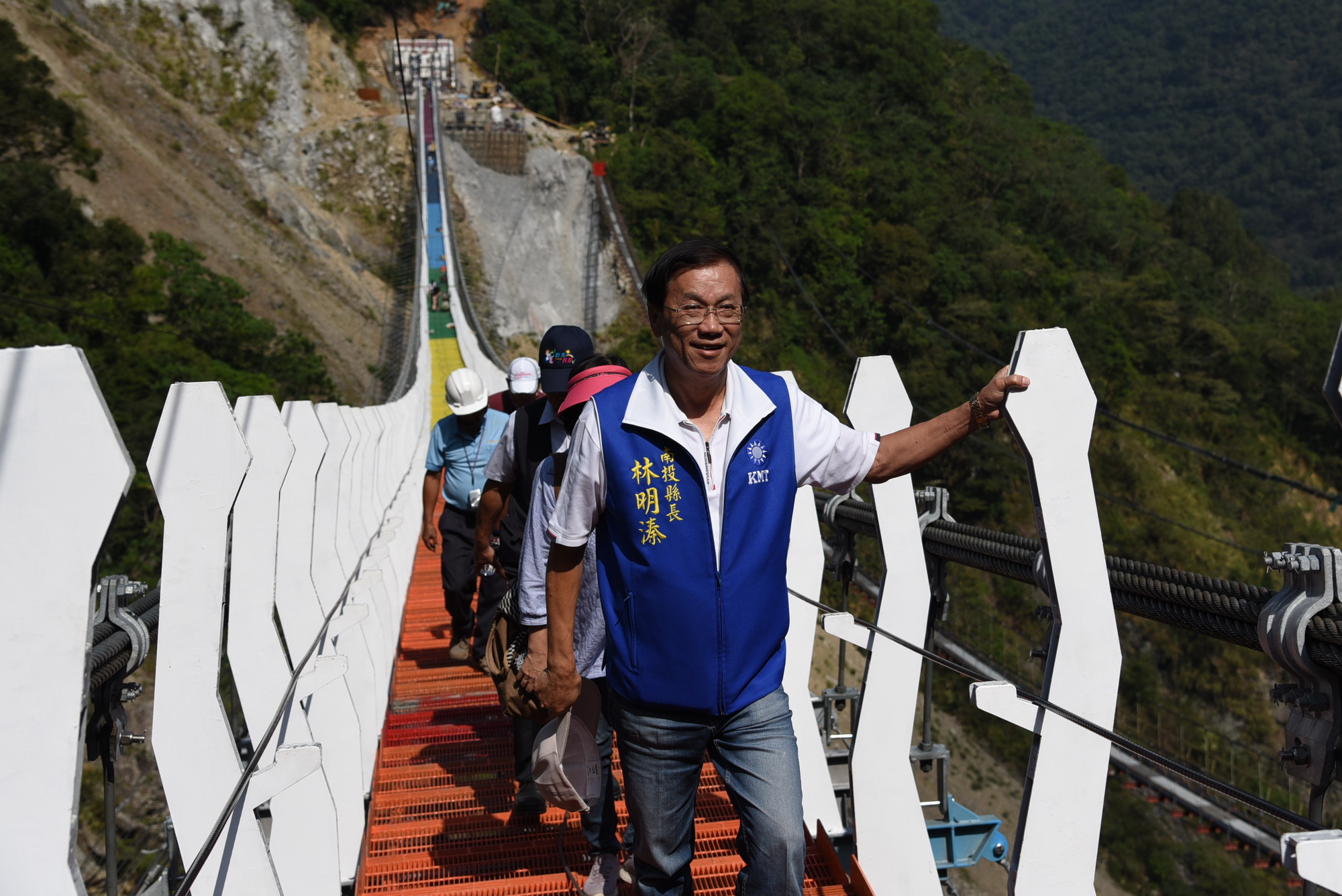 圖片-雙龍瀑布七彩吊橋近完工 林縣長實地踏勘