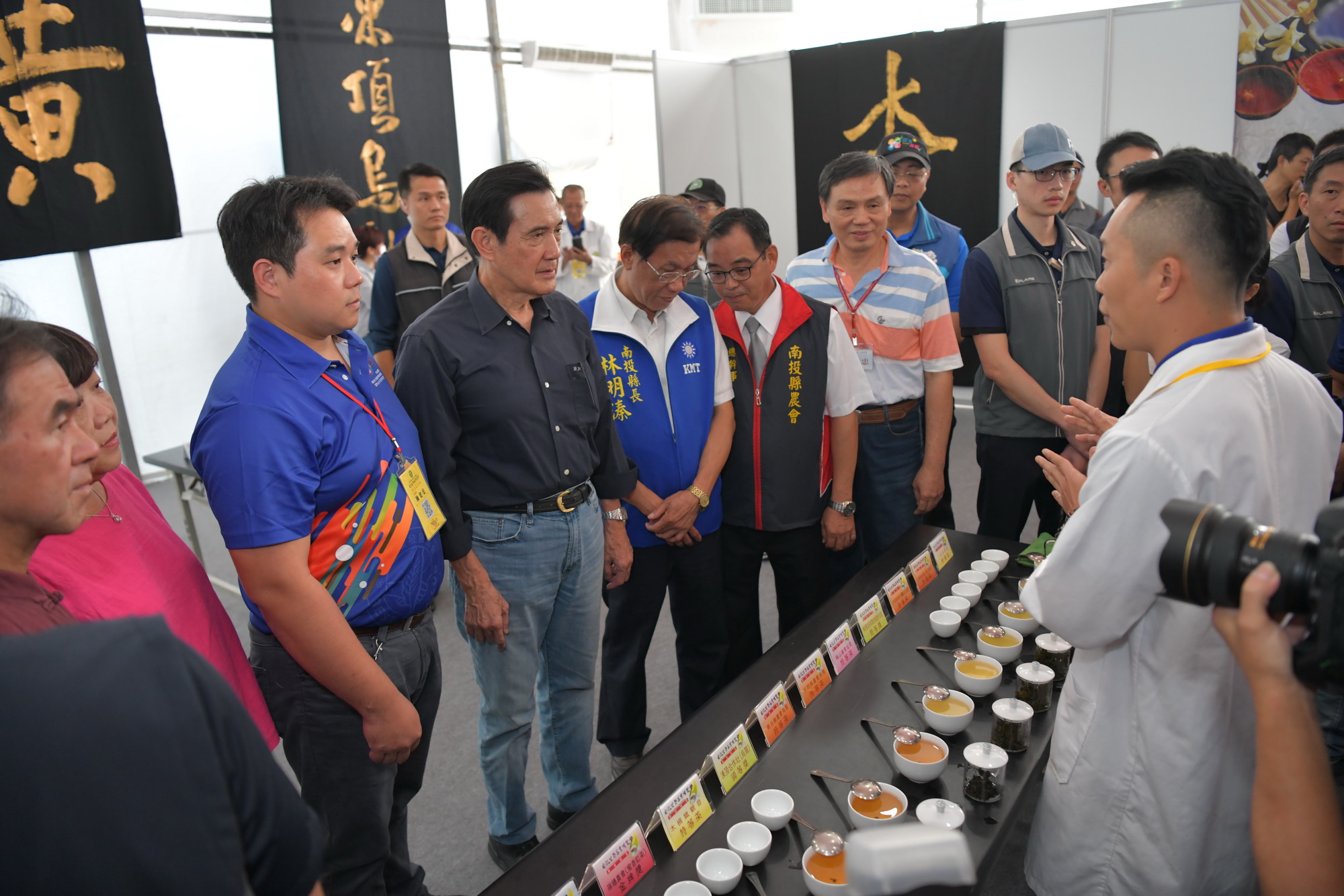 相關圖片1-林縣長與馬前總統遊茶博　品嘗特等茶好滋味