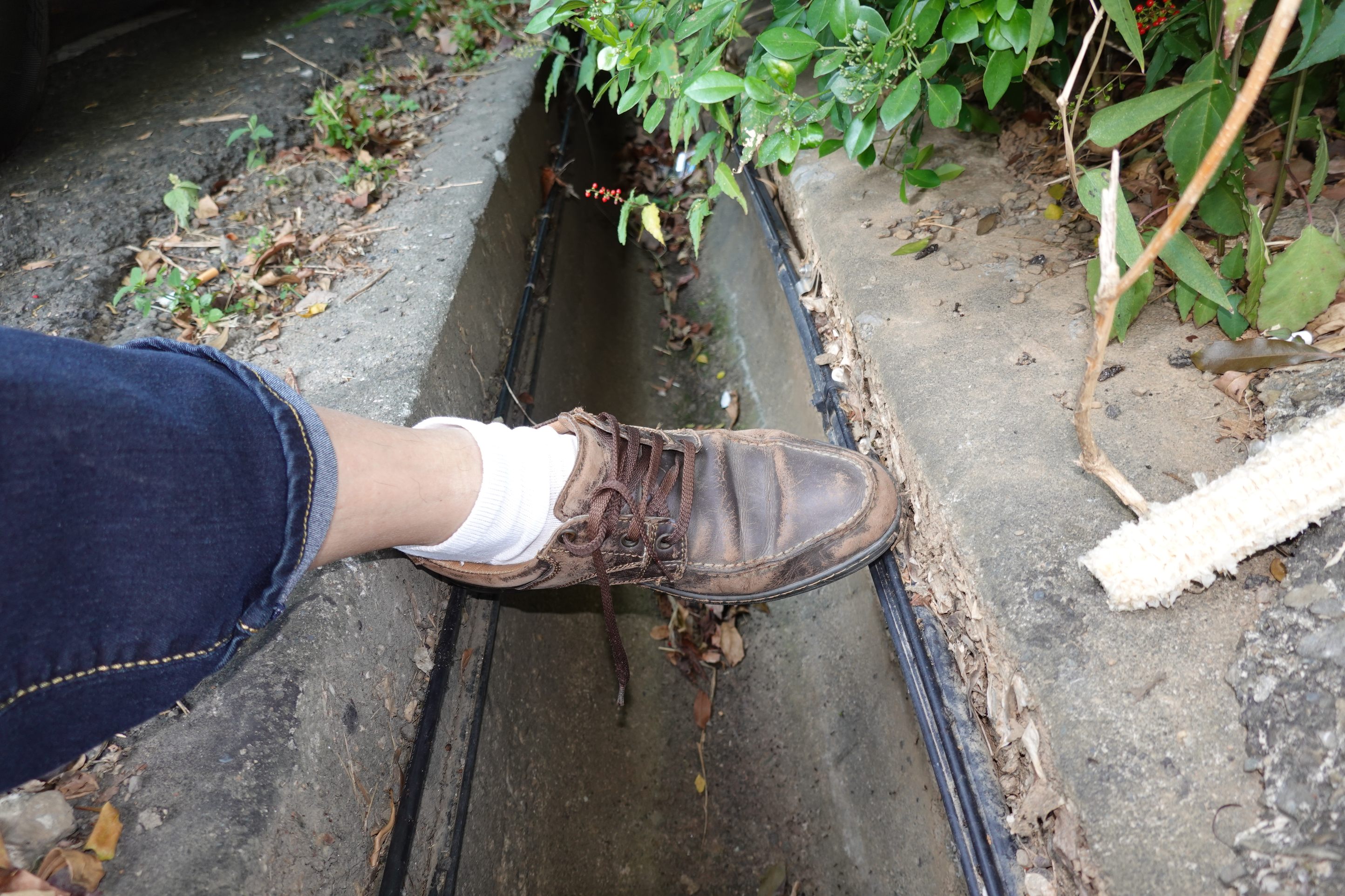 相關圖片3-南崗工業區老舊社區排溝窄淺 林縣長實勘允優先改善