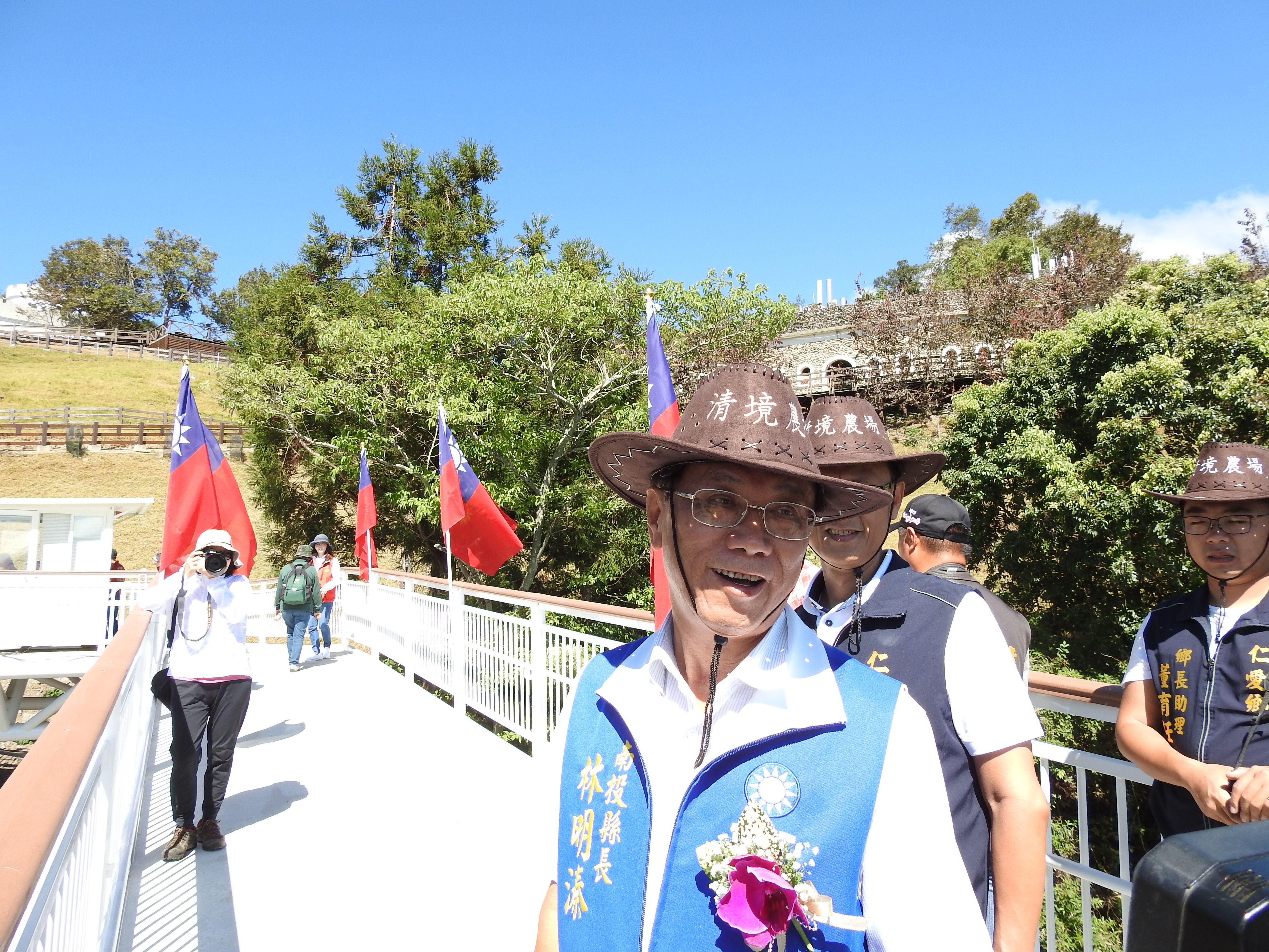 圖片-清境高空觀景步道二期開幕  羊羊喜氣領頭、國旗「一路發」