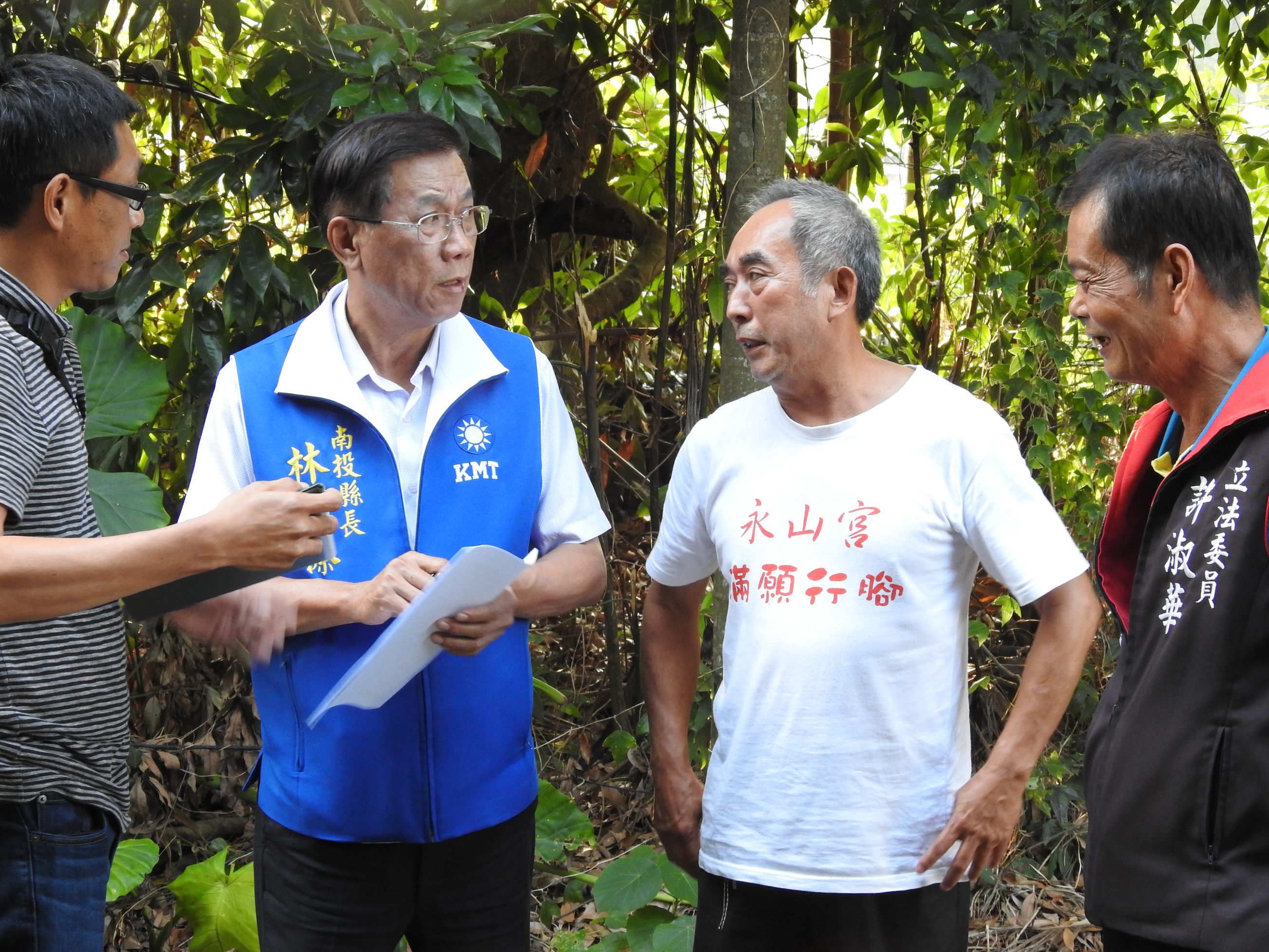 相關圖片2-包尾山觀景涼亭蓮蕉巷路面崎嶇 林縣長會勘責成改善