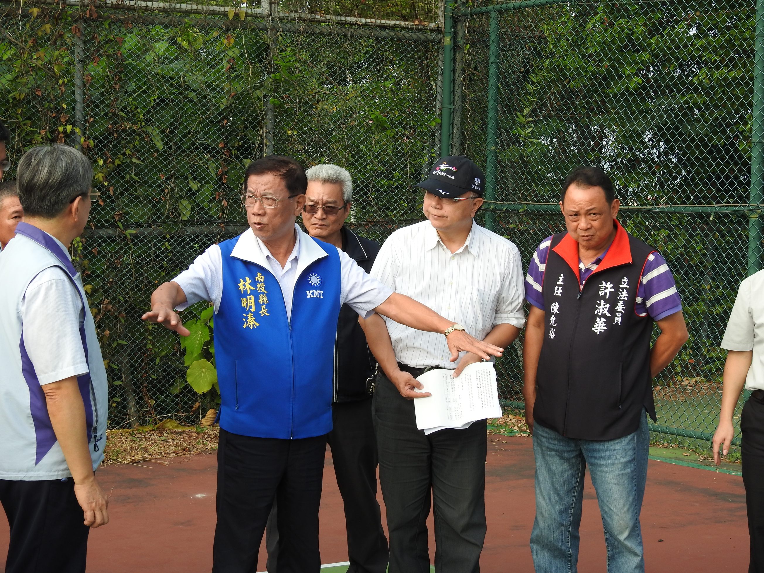 相關圖片1-南投、新街國中小球場下陷排水不良 林縣長承諾立即改善