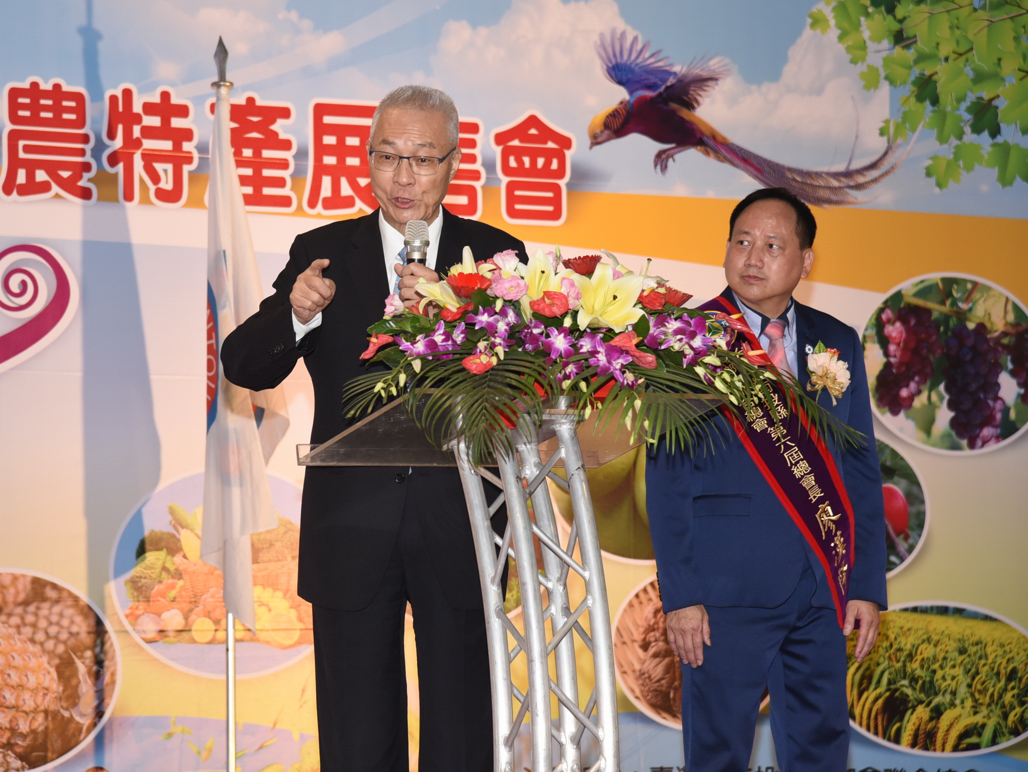 相關圖片2-南投同鄉會鳳還巢 舉辦13鄉鎮市農特產展售會