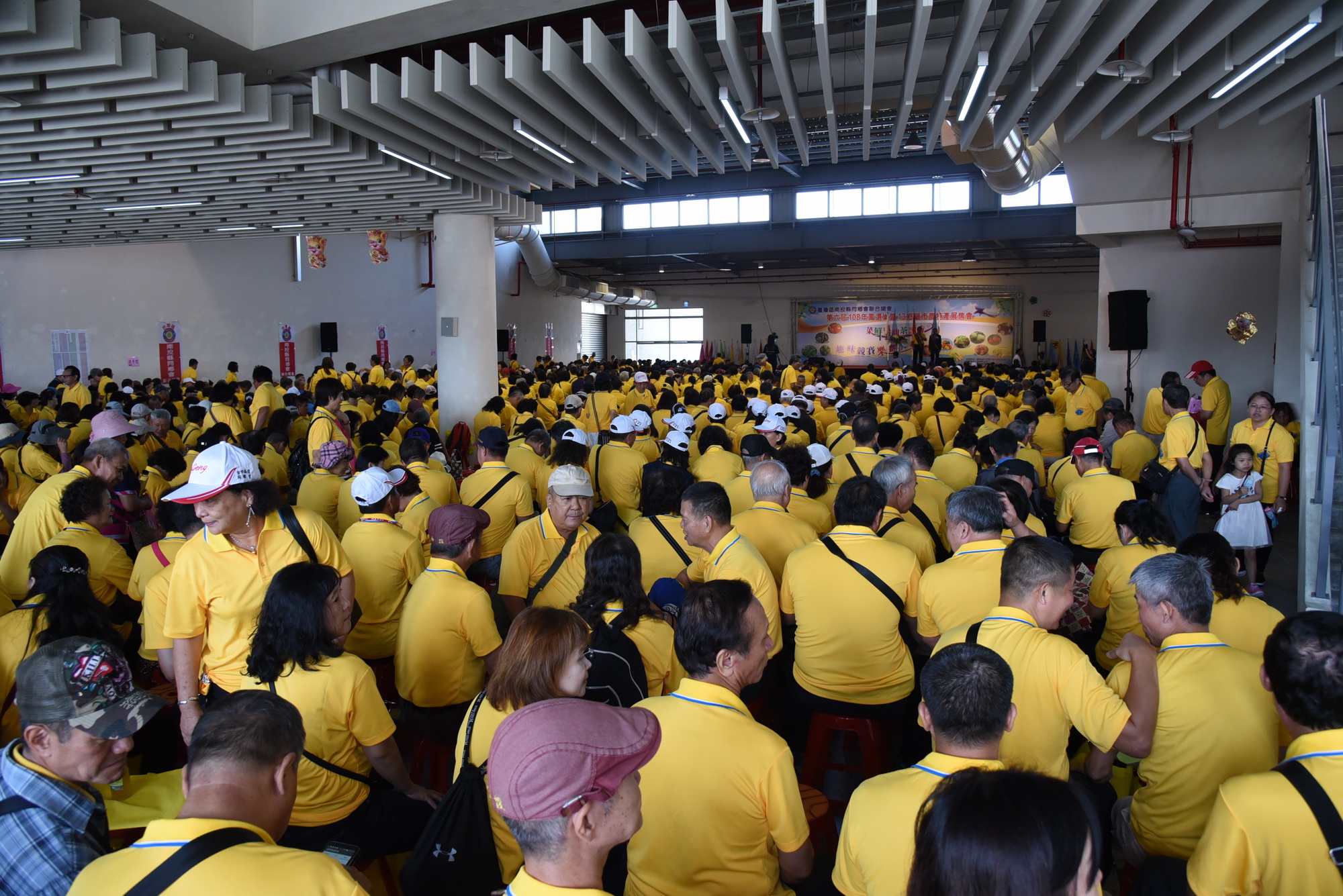 相關圖片3-南投同鄉會鳳還巢 舉辦13鄉鎮市農特產展售會