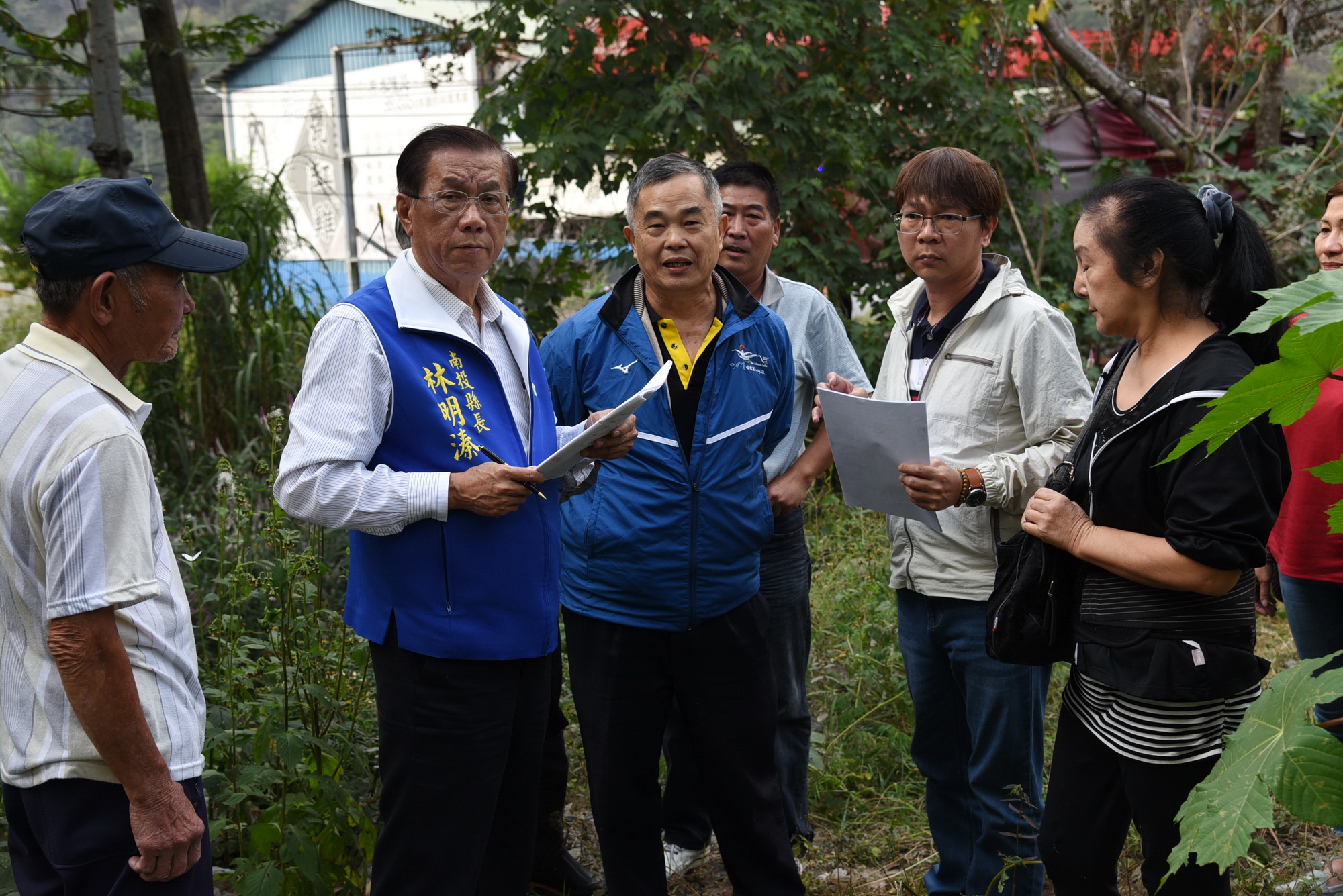 圖片-林縣長會勘埔里魚池多處野溪整治及道路排水工程