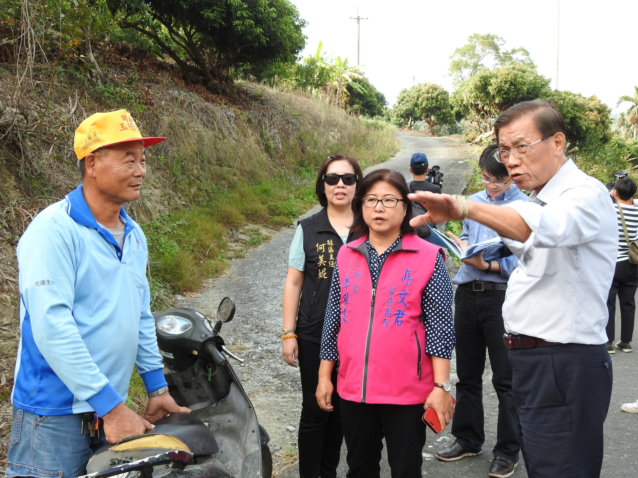相關圖片3-南北中寮3農路1山坡水保待改善 縣長會勘徹底解決