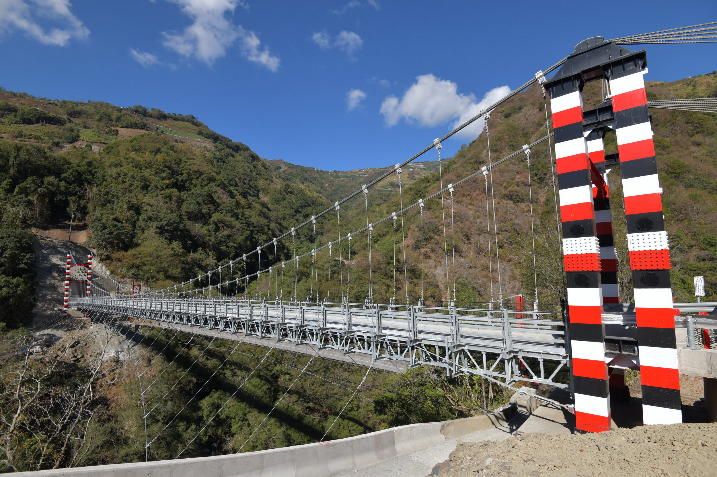 相關圖片1-平靜車行吊橋通車　都達村到清境僅20分