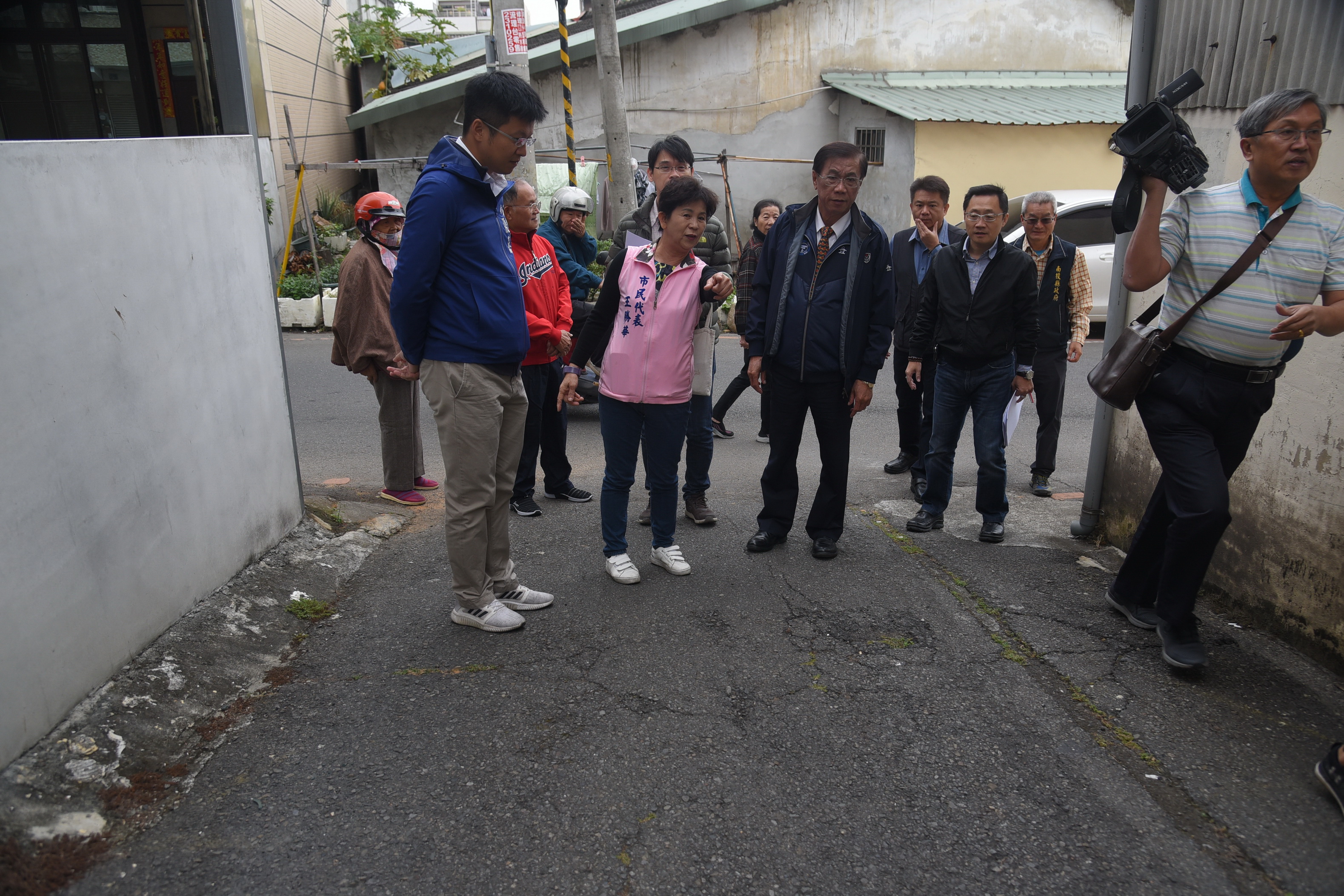 相關圖片1-南投市多處巷道、農路老舊失修 林縣長會勘指示改善