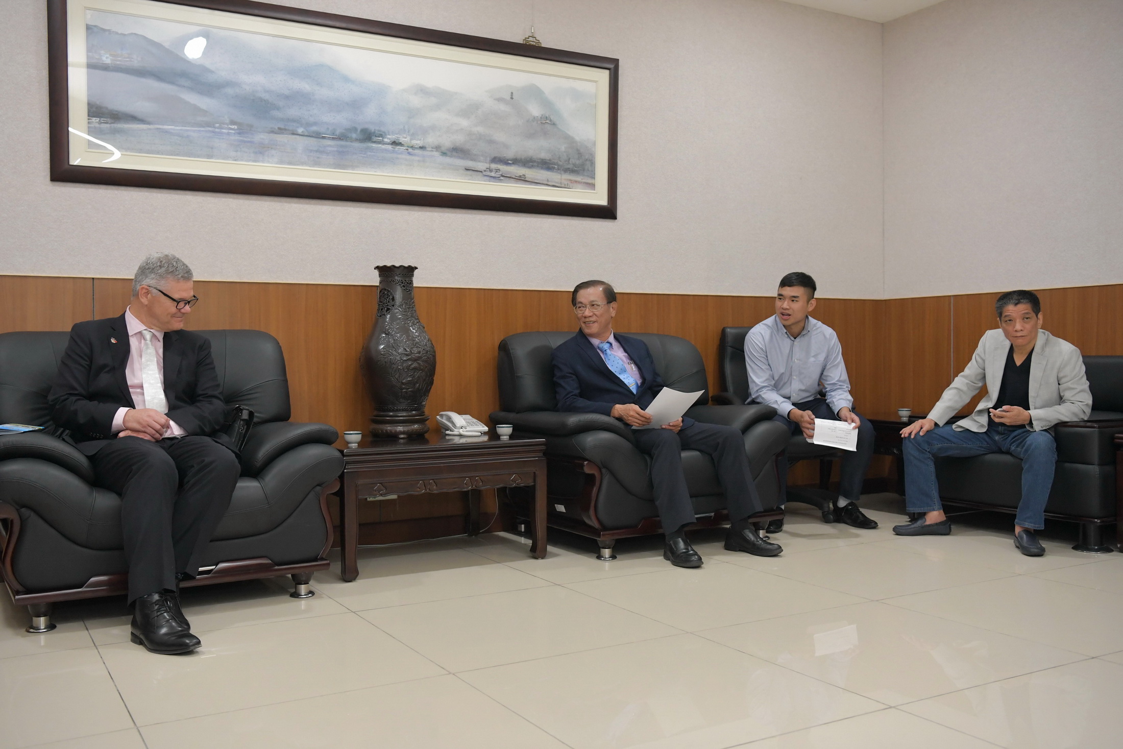 相關圖片1-澳洲伊普斯威奇市議長拜訪府會首長