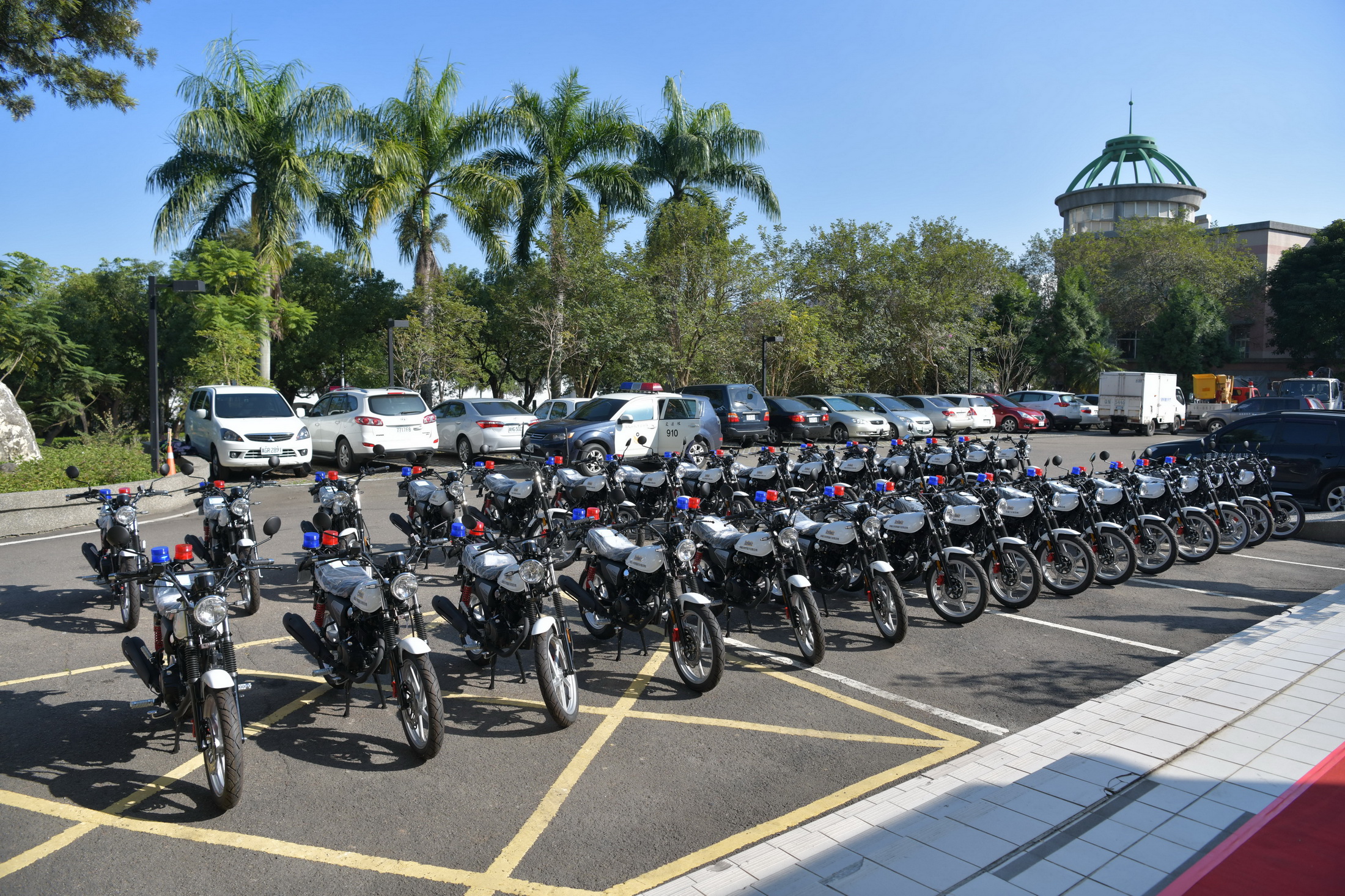 相關圖片3-警方設備再加強　立富自行車公司贈30輛警用機車