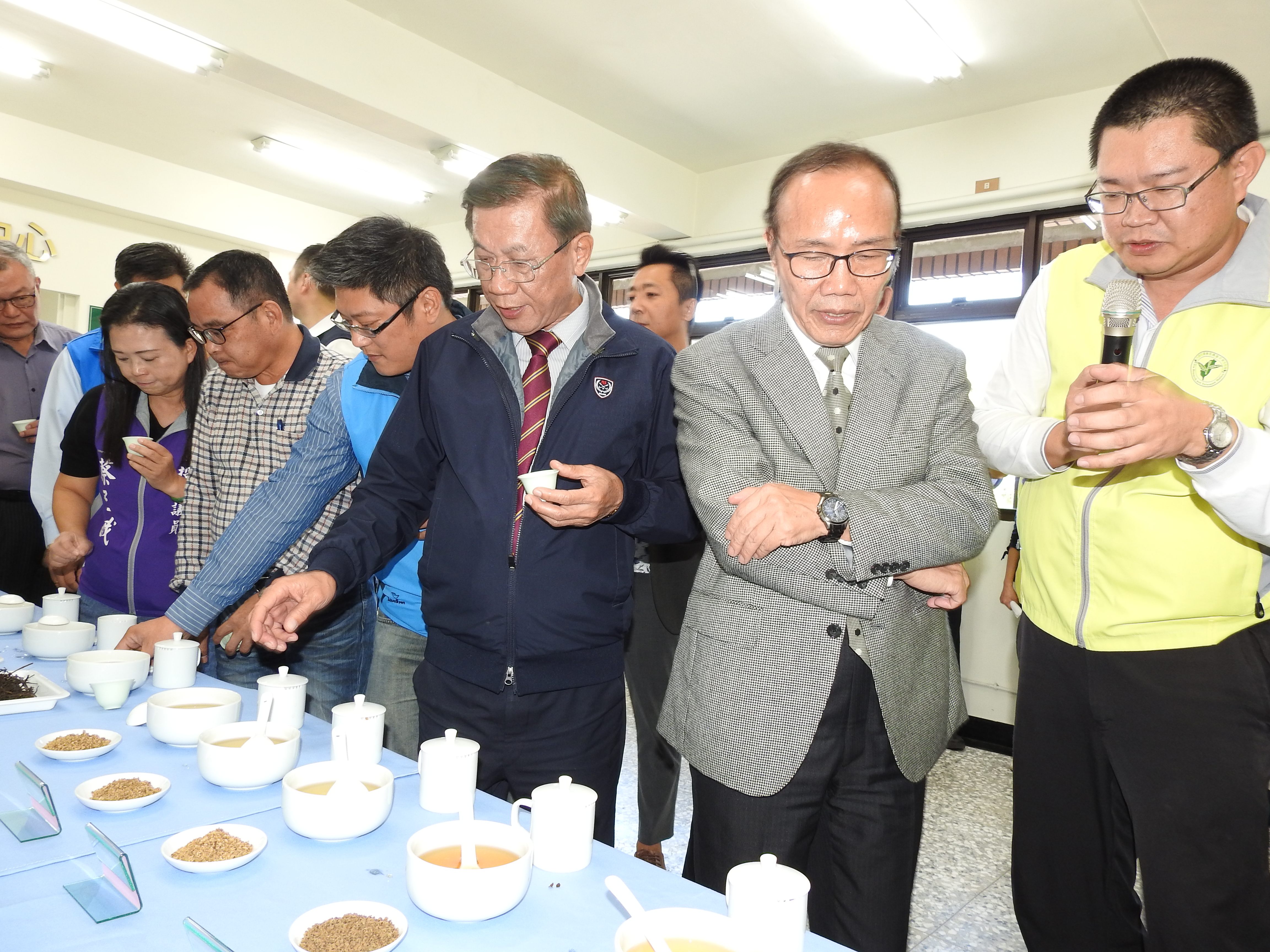 相關圖片1-茶及飲料作物農產加值打樣中心揭牌 林縣長祝賀推青創