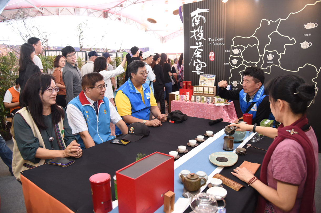 other image1-Central Taiwan Agriculture Expo opened. Nantou Gallery was packed with people