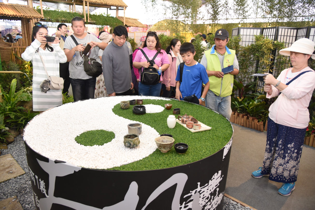 other image2-Central Taiwan Agriculture Expo opened. Nantou Gallery was packed with people
