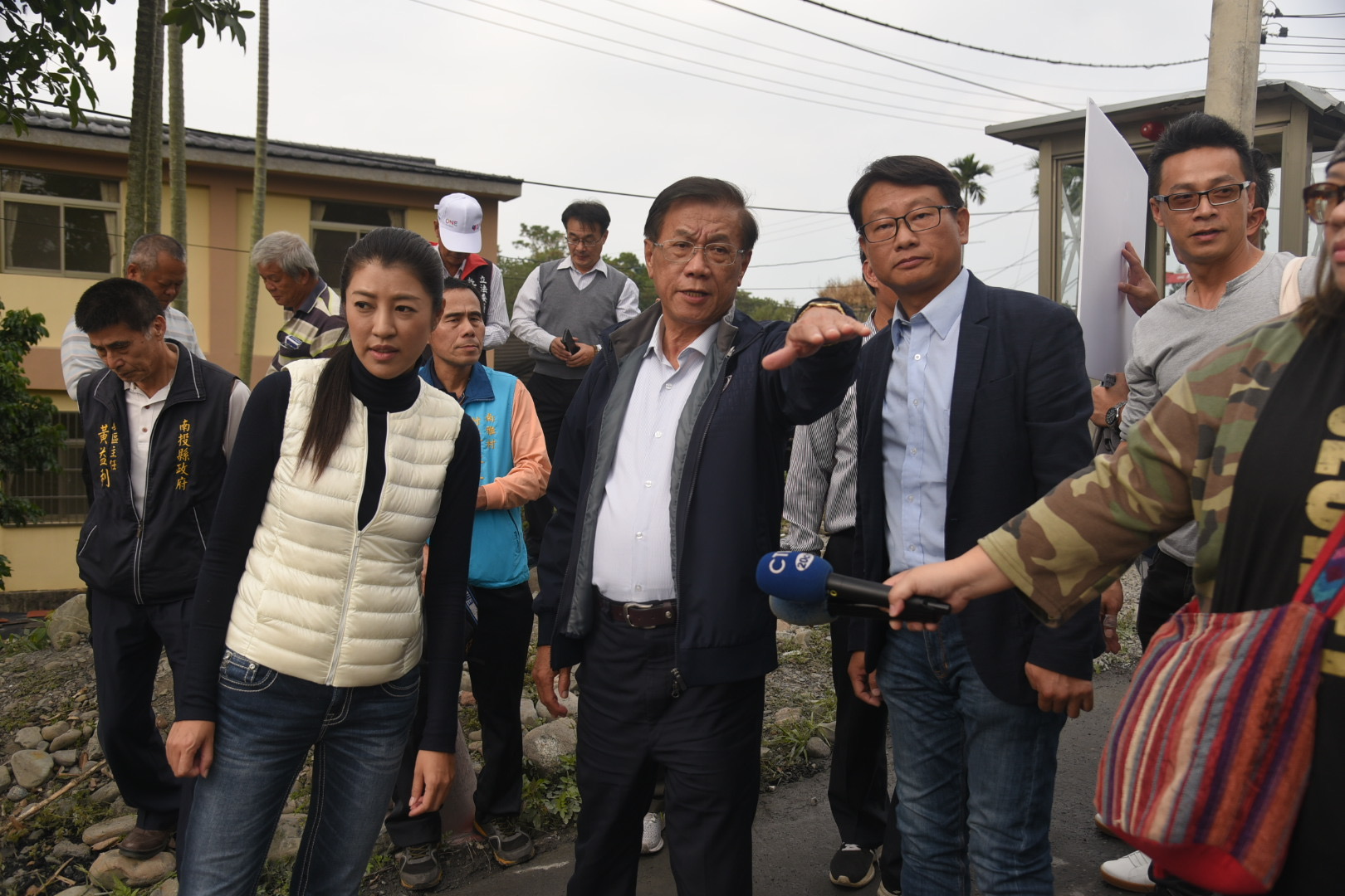 相關圖片4-名竹大橋前砂石便道入口坡陡狹隘危險 林縣長會勘指示改善