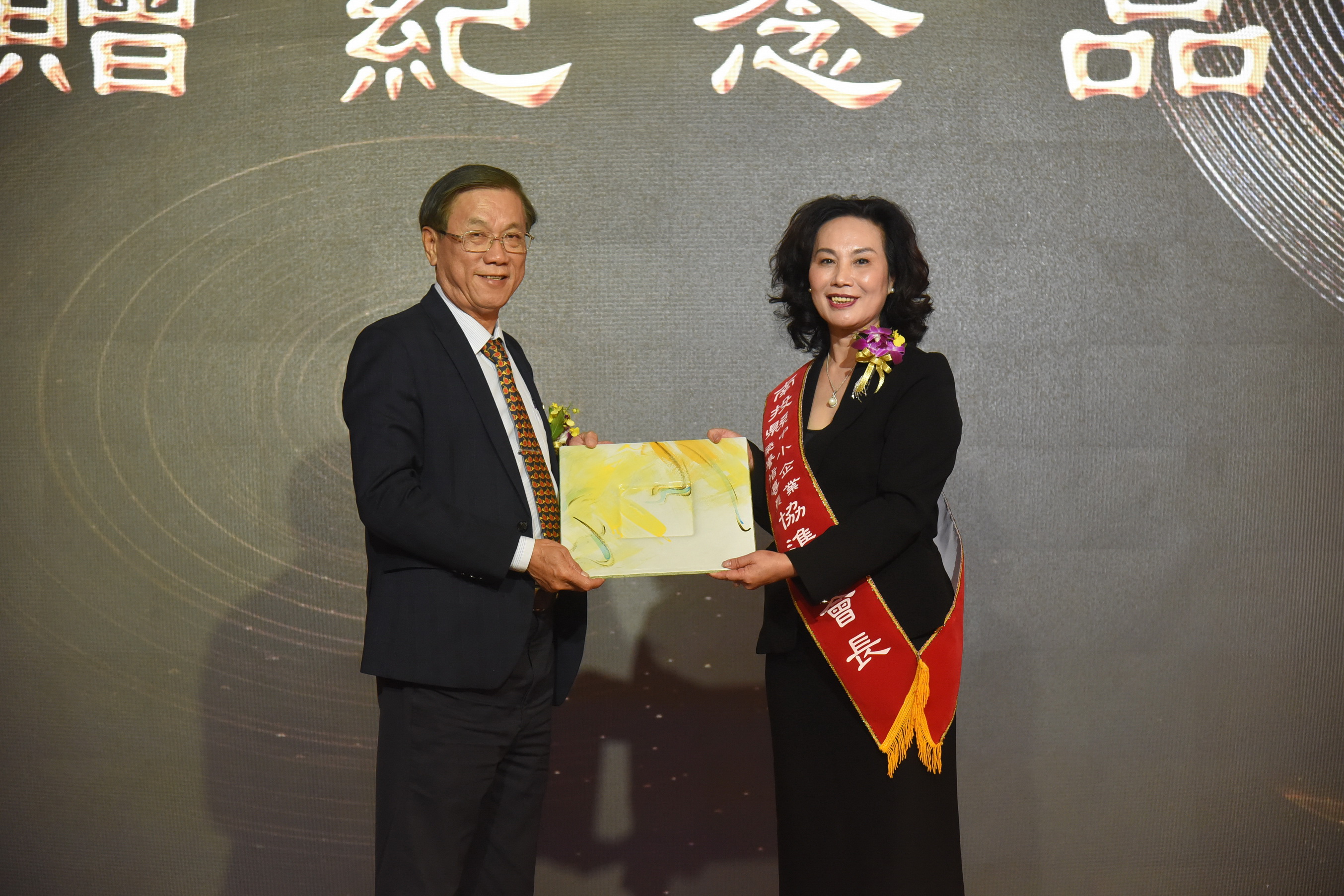 相關圖片1-投榮協會暨跨交會聯合交接 林縣長勉合作共榮