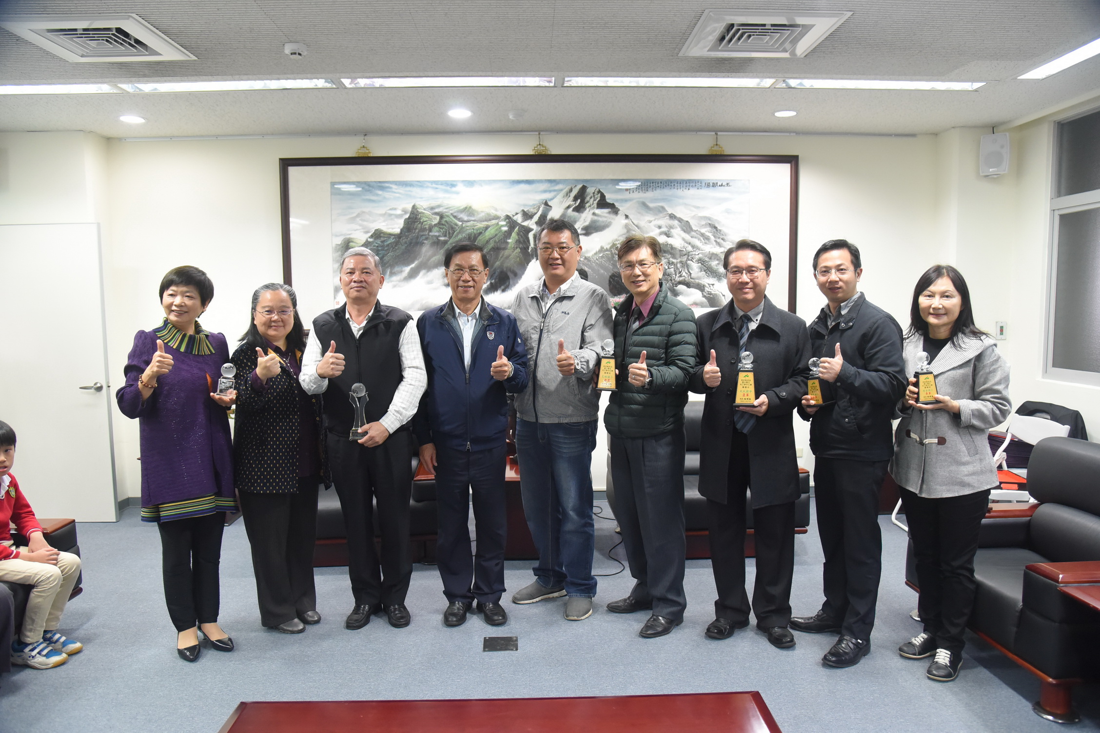 相關圖片3-林縣長表揚國中小學生英語單字比賽獲獎學生及學校