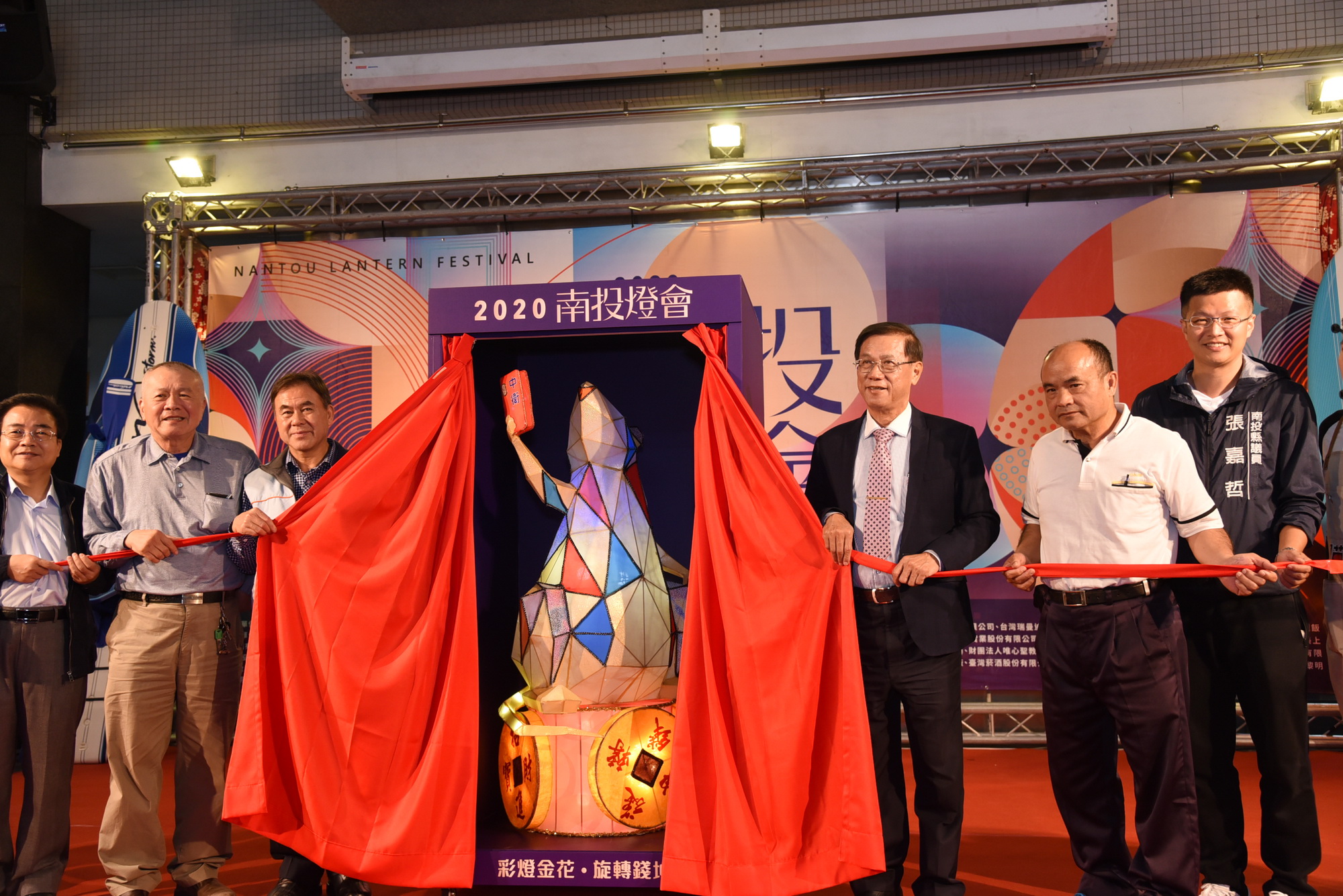 相關圖片3-2020南投燈會水陸空並進 「旋轉錢坤」主燈搶曝光