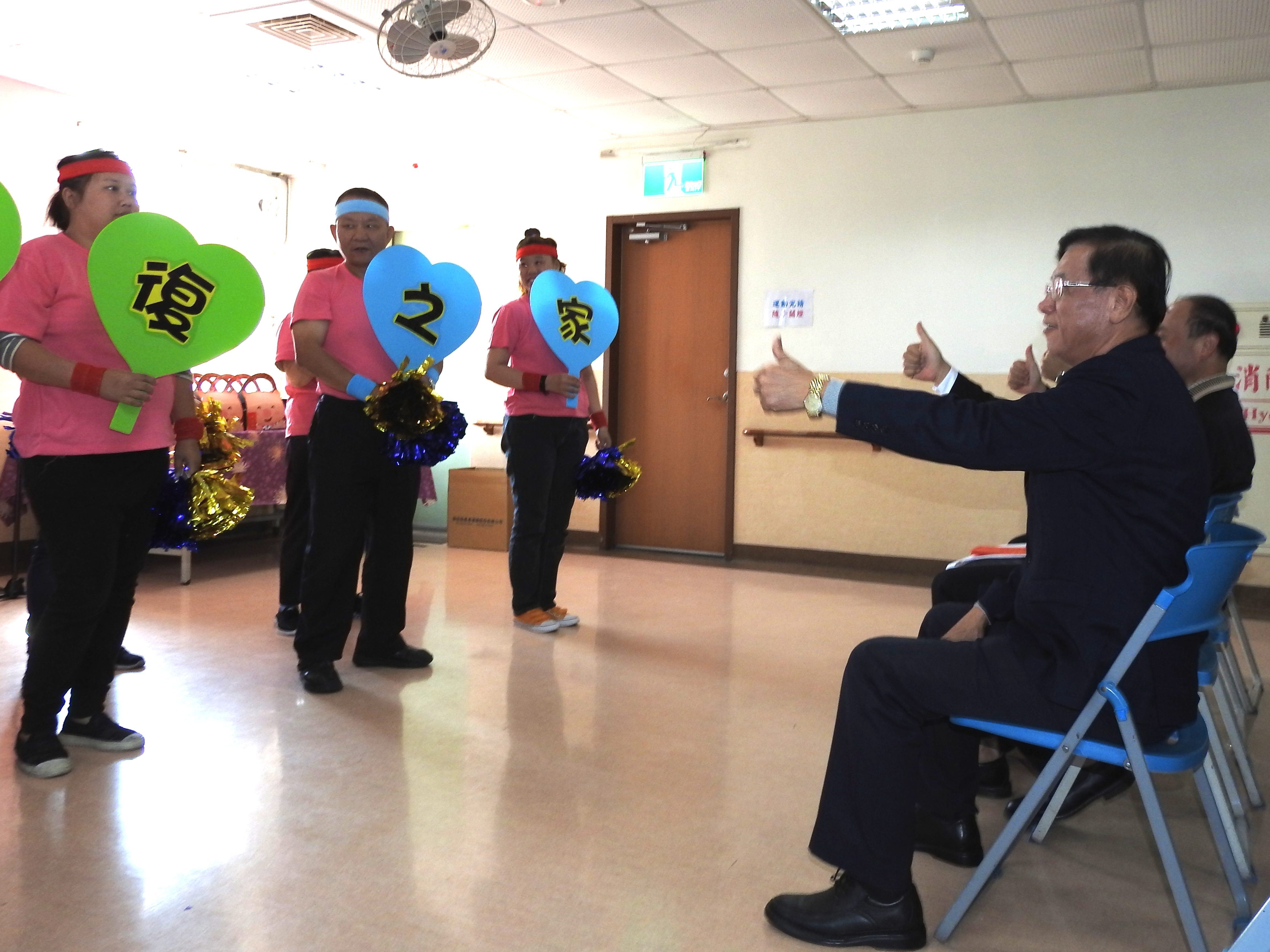 相關圖片2-春節前夕林縣長慰問弱勢安養住民