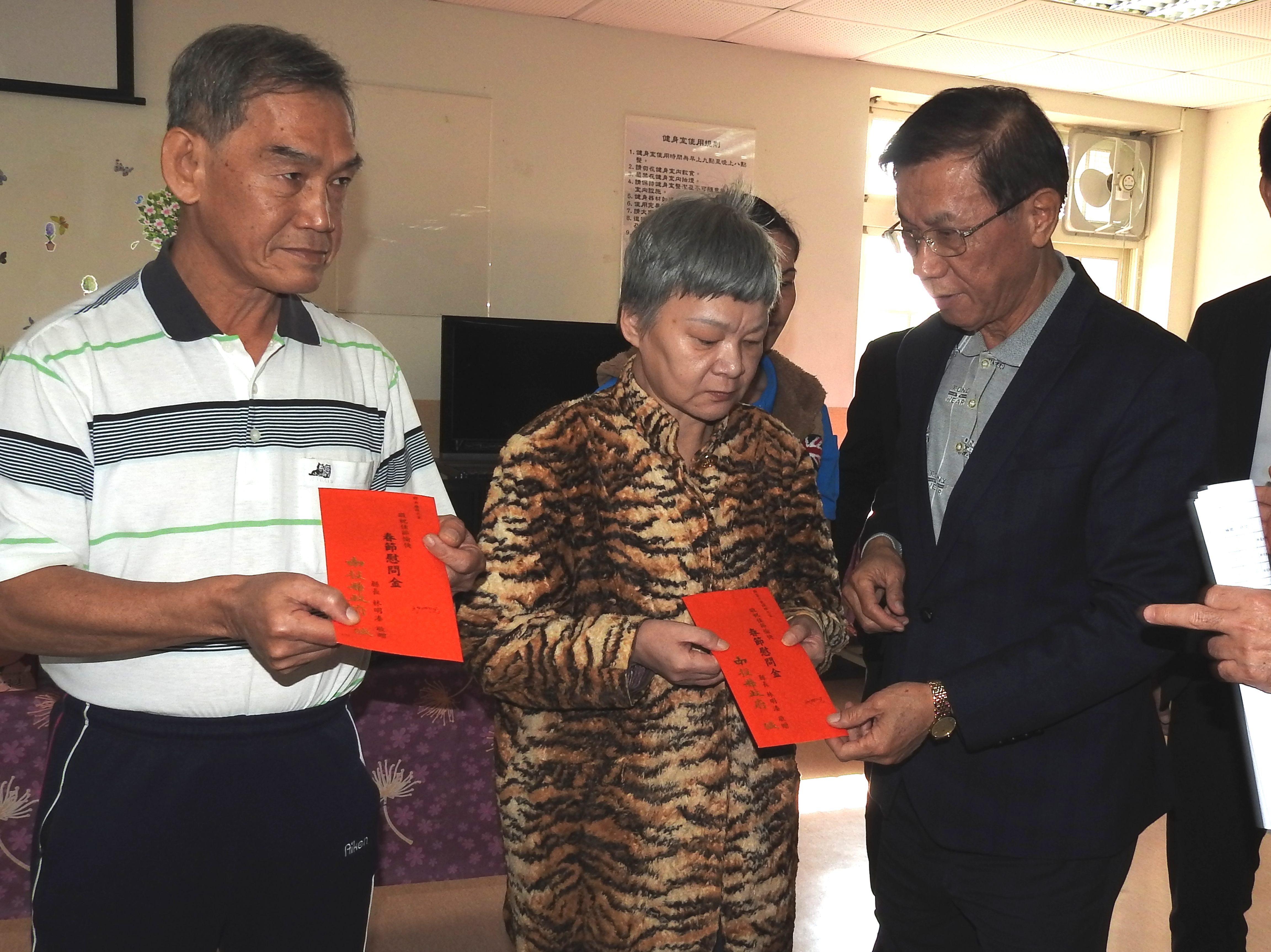 相關圖片3-春節前夕林縣長慰問弱勢安養住民