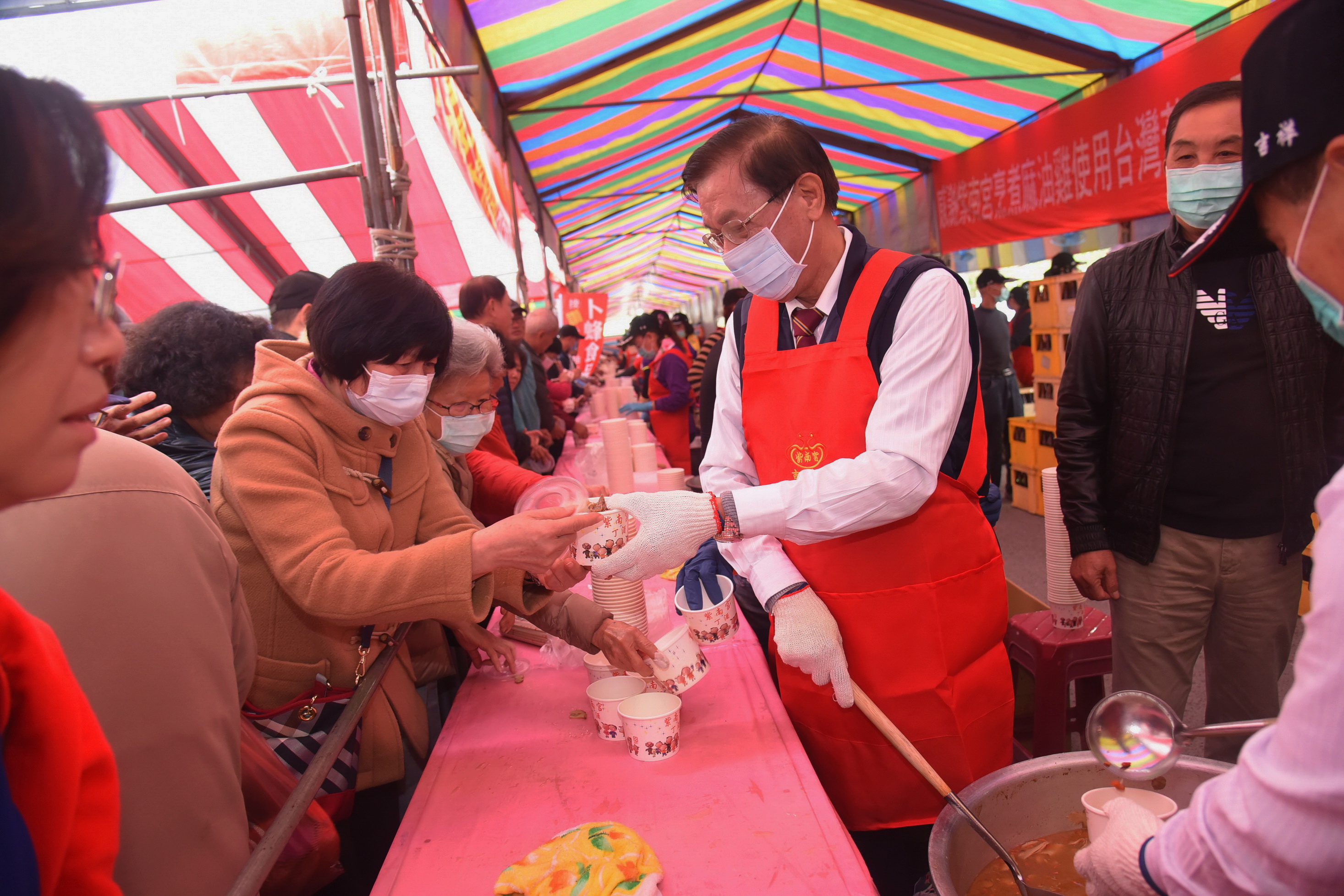 圖片-紫南宮丁酒飄香 10萬人呷平安盛況依舊