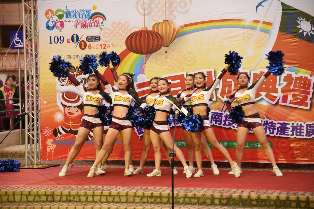 News images-The New Year's Day Flag-Raising Ceremony in Nantou Free Cabbage and Oranges are given to the Public (January 1)