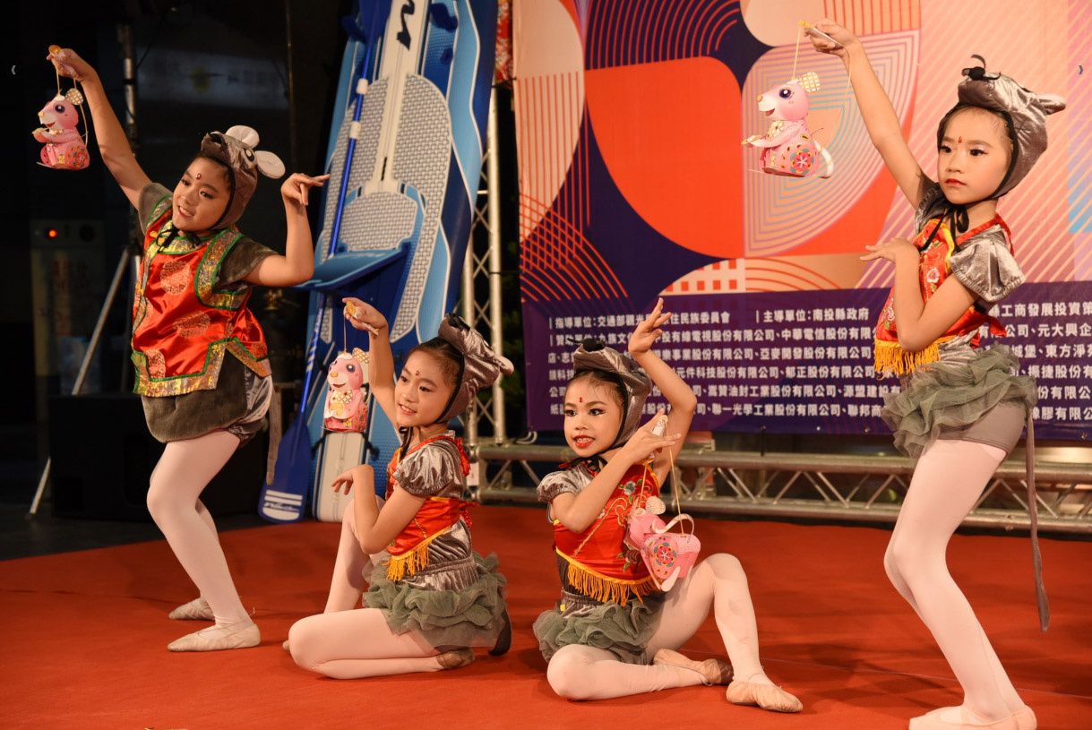 other image2-2020 Nantou Lantern Festival with Themes on Water, Land and the Sky; Displays the Main Lantern