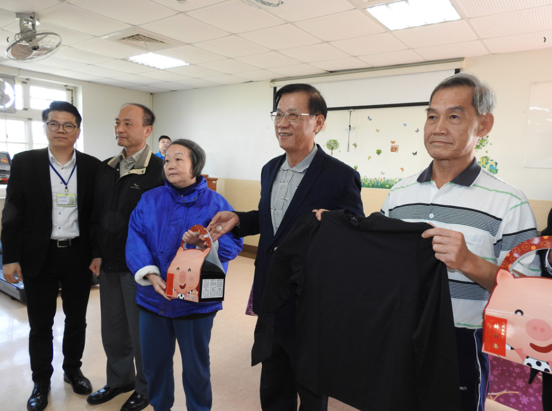 other image1-Magistrate Lin Shows Care to the Underprivileged Minority Before Chinese New Year (January 15)