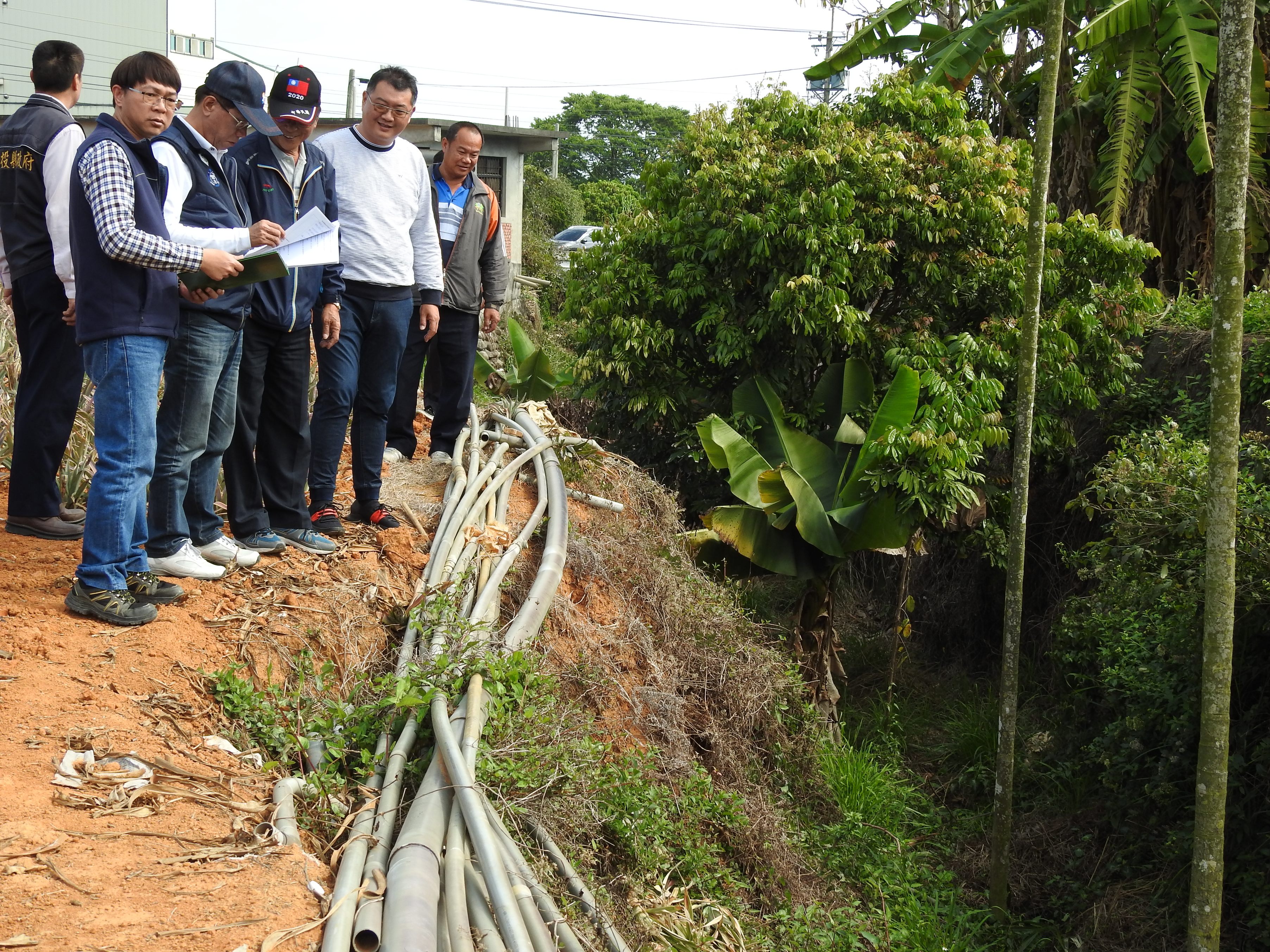 相關圖片4-林縣長會勘改善中寮、名間多條道路、排水溝